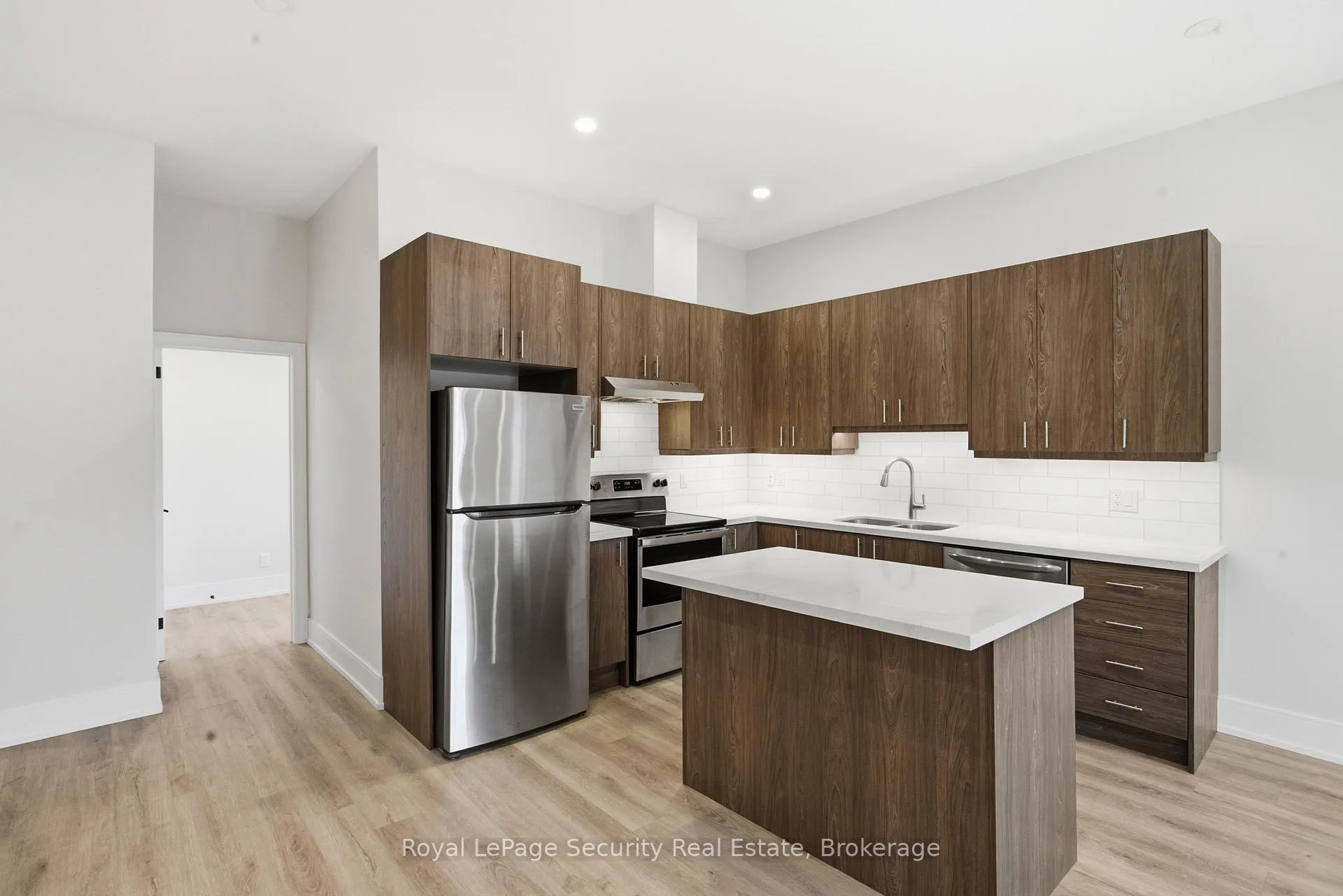 Photo 8 of Unit B, 185 Main Street, King, Schomberg — HOMEH