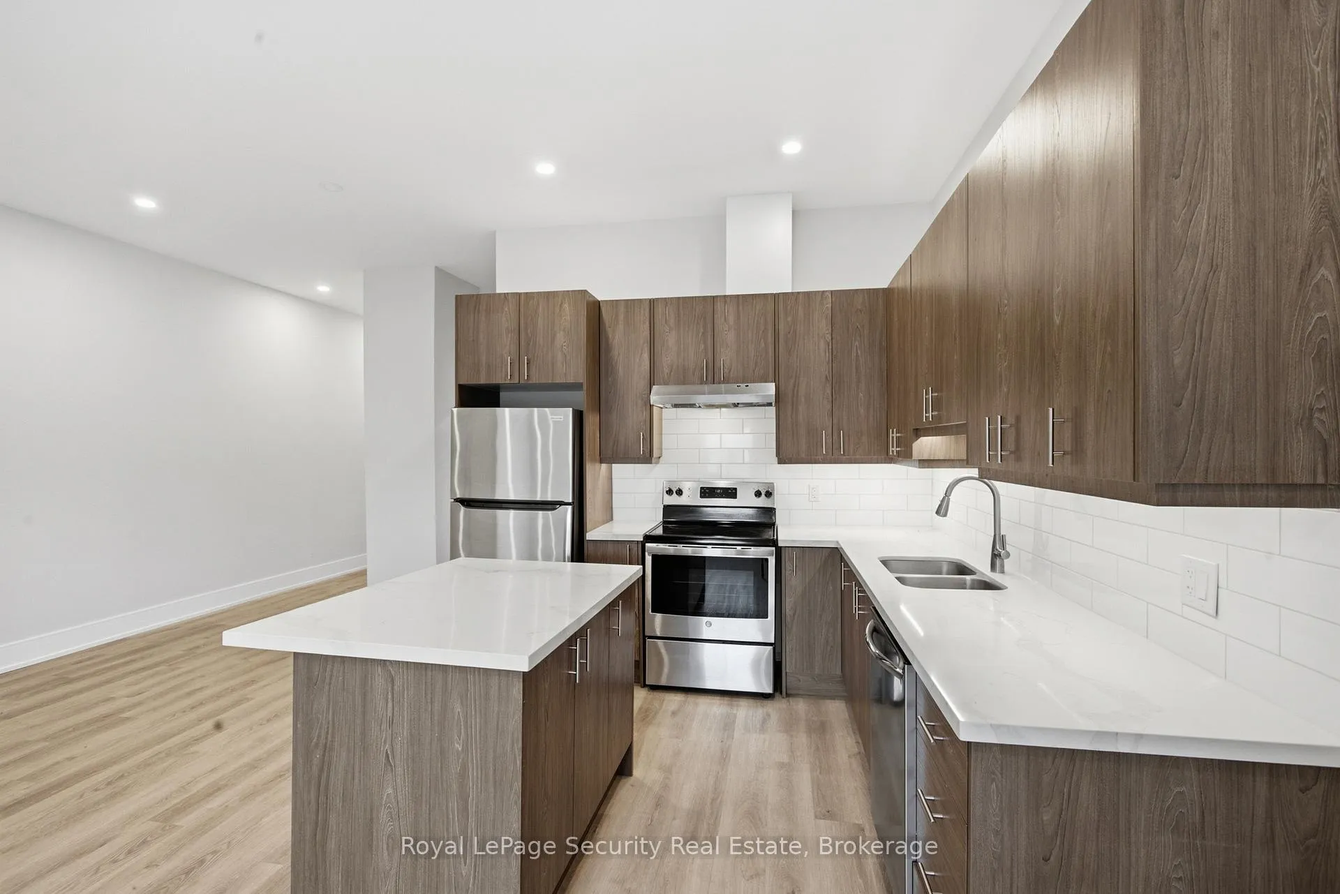 Photo 9 of Unit B, 185 Main Street, King, Schomberg — HOMEH