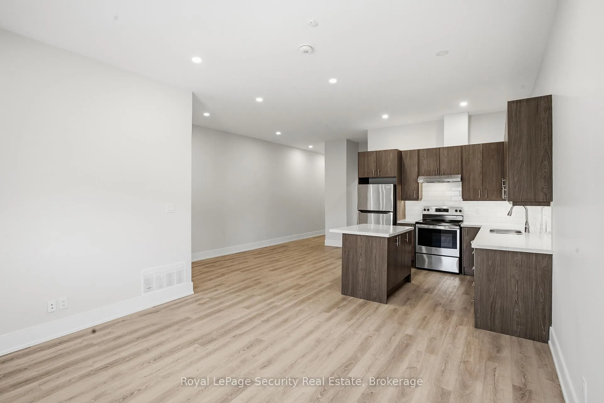 Photo 10 of Unit B, 185 Main Street, King, Schomberg — HOMEH
