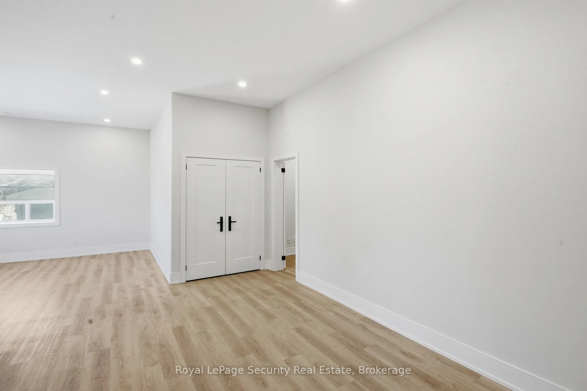 Photo 13 of Unit B, 185 Main Street, King, Schomberg — HOMEH
