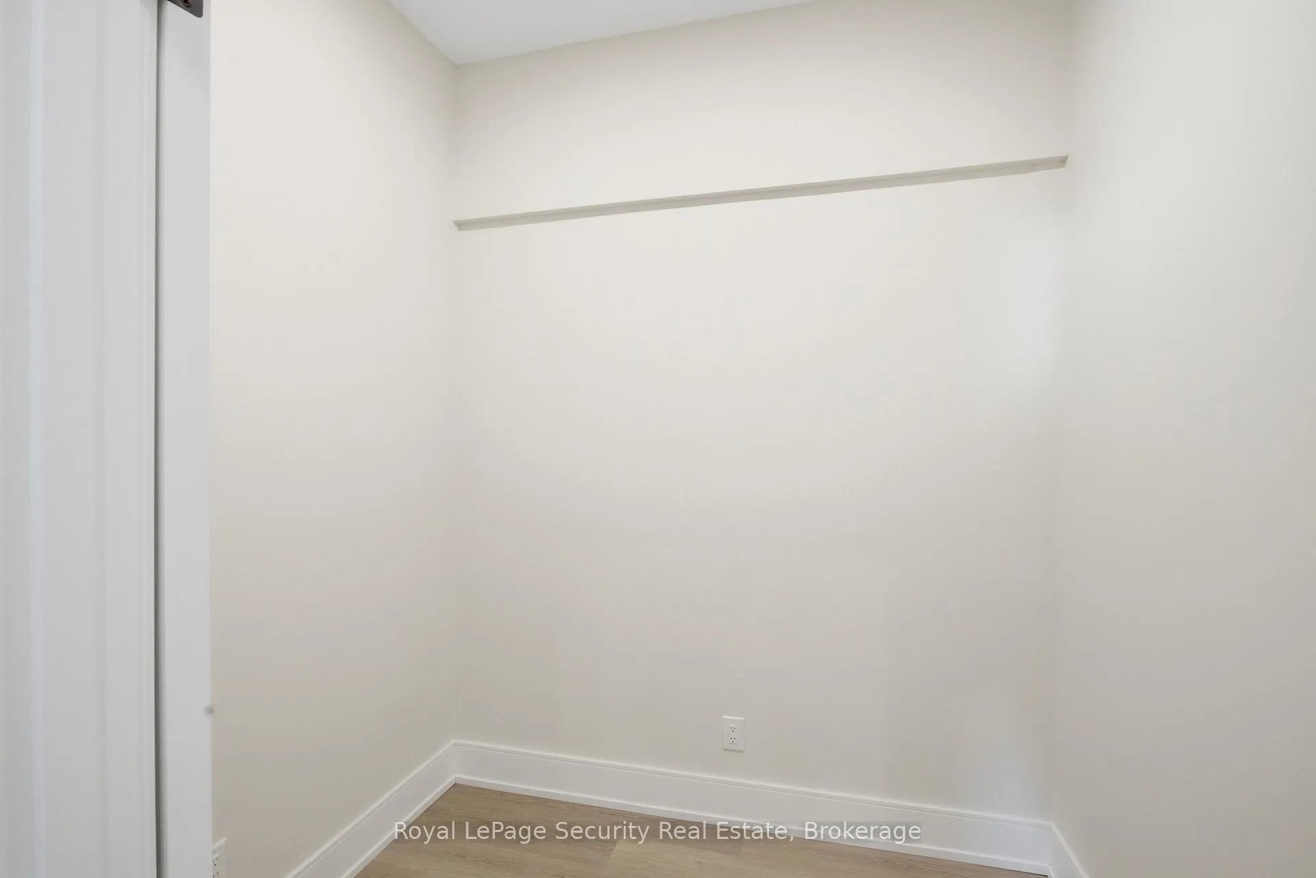 Photo 14 of Unit B, 185 Main Street, King, Schomberg — HOMEH