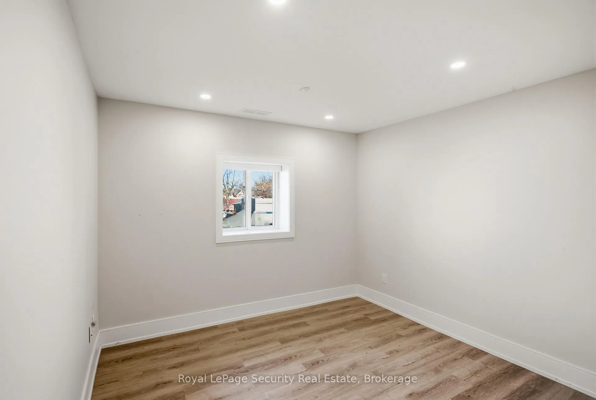 Photo 15 of Unit B, 185 Main Street, King, Schomberg — HOMEH