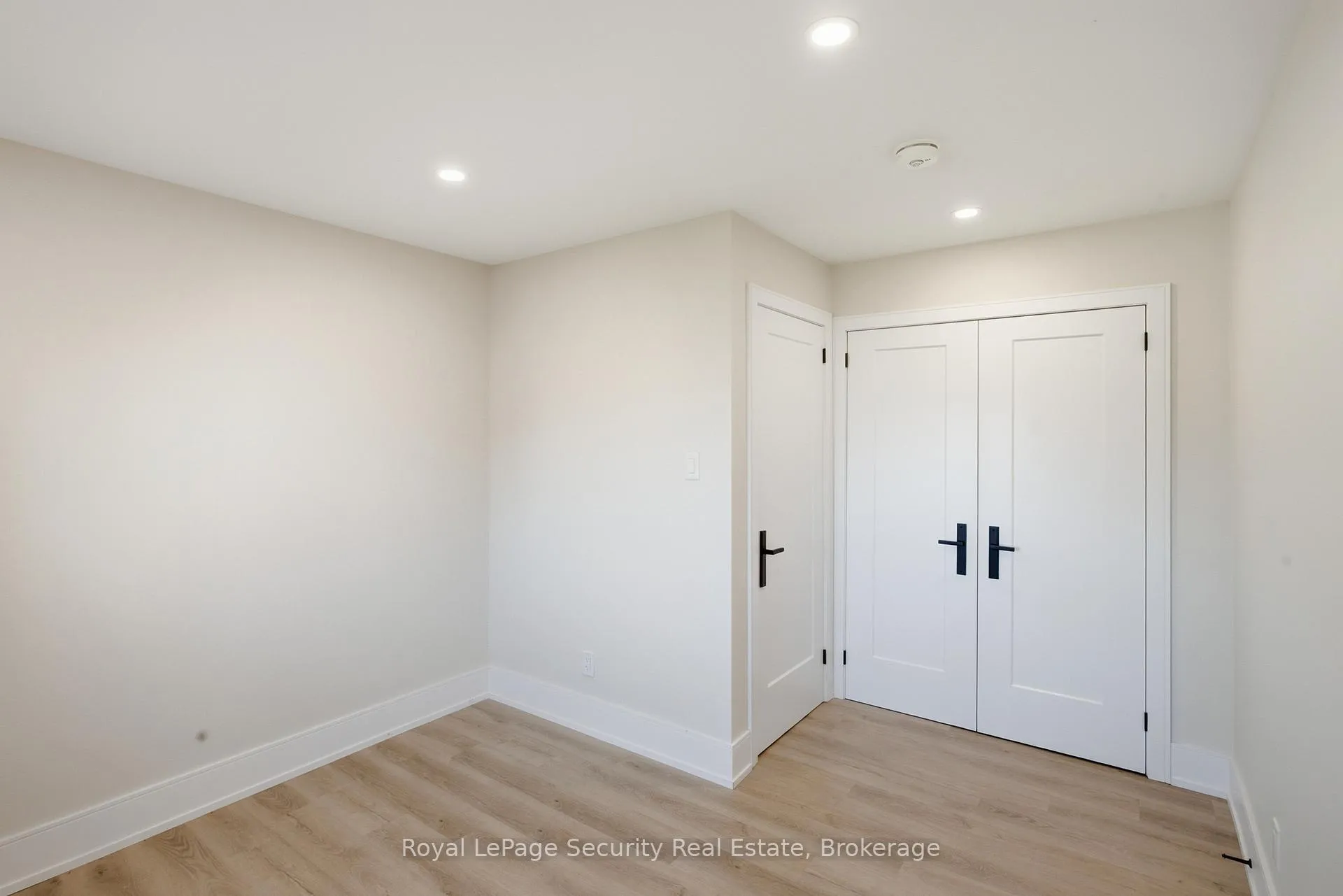 Photo 16 of Unit B, 185 Main Street, King, Schomberg — HOMEH