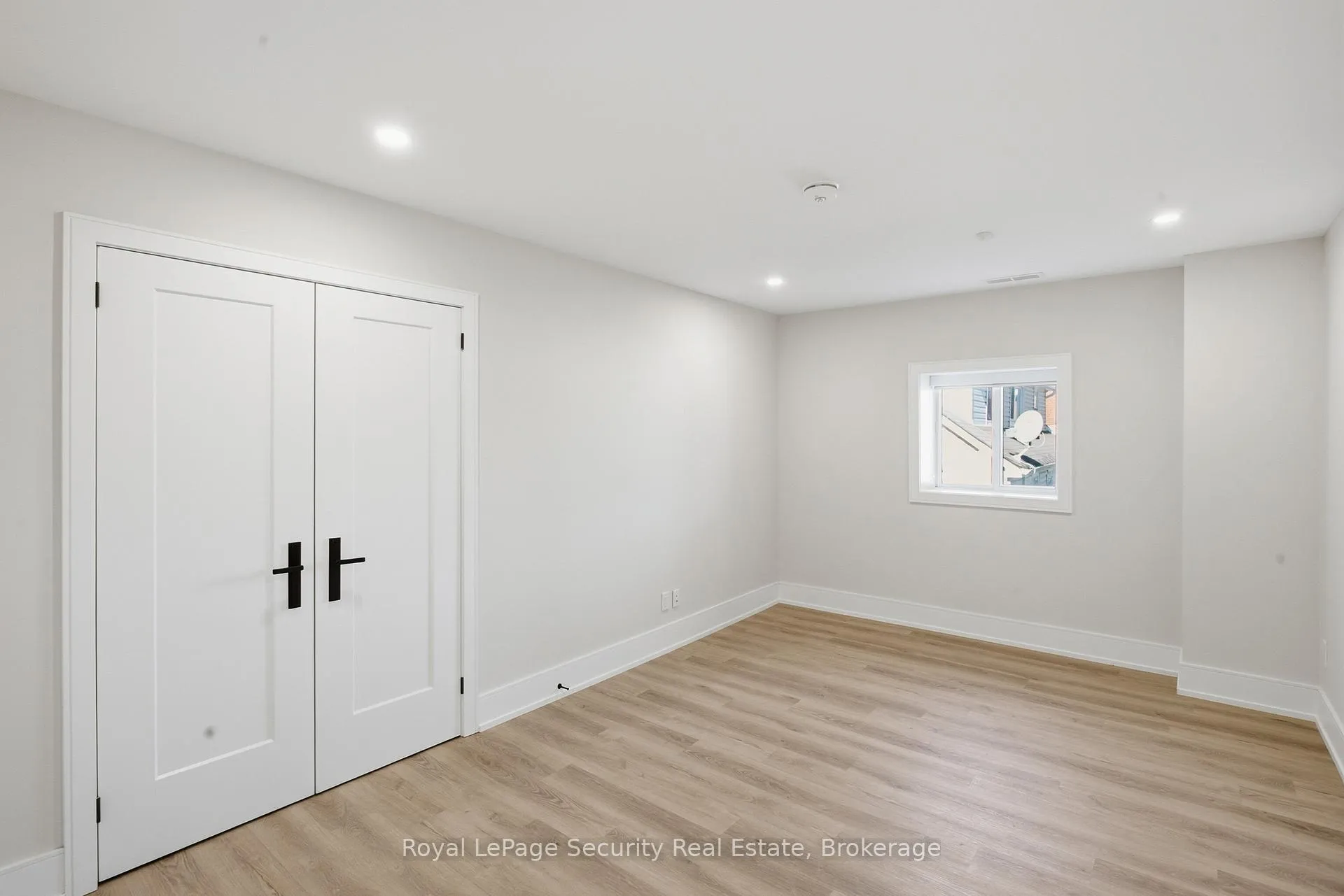 Photo 17 of Unit B, 185 Main Street, King, Schomberg — HOMEH