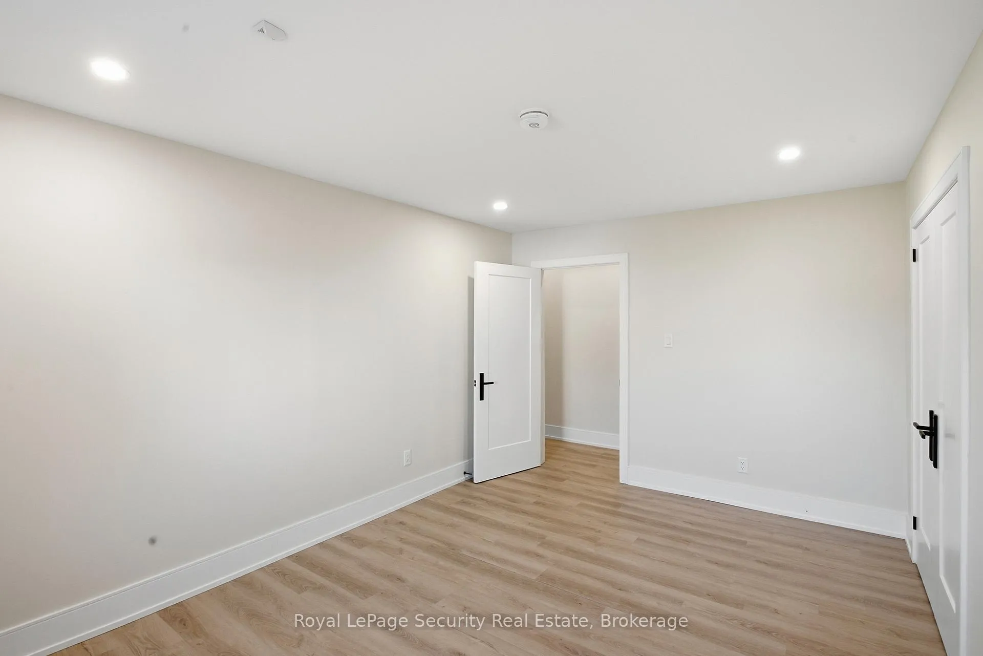Photo 18 of Unit B, 185 Main Street, King, Schomberg — HOMEH