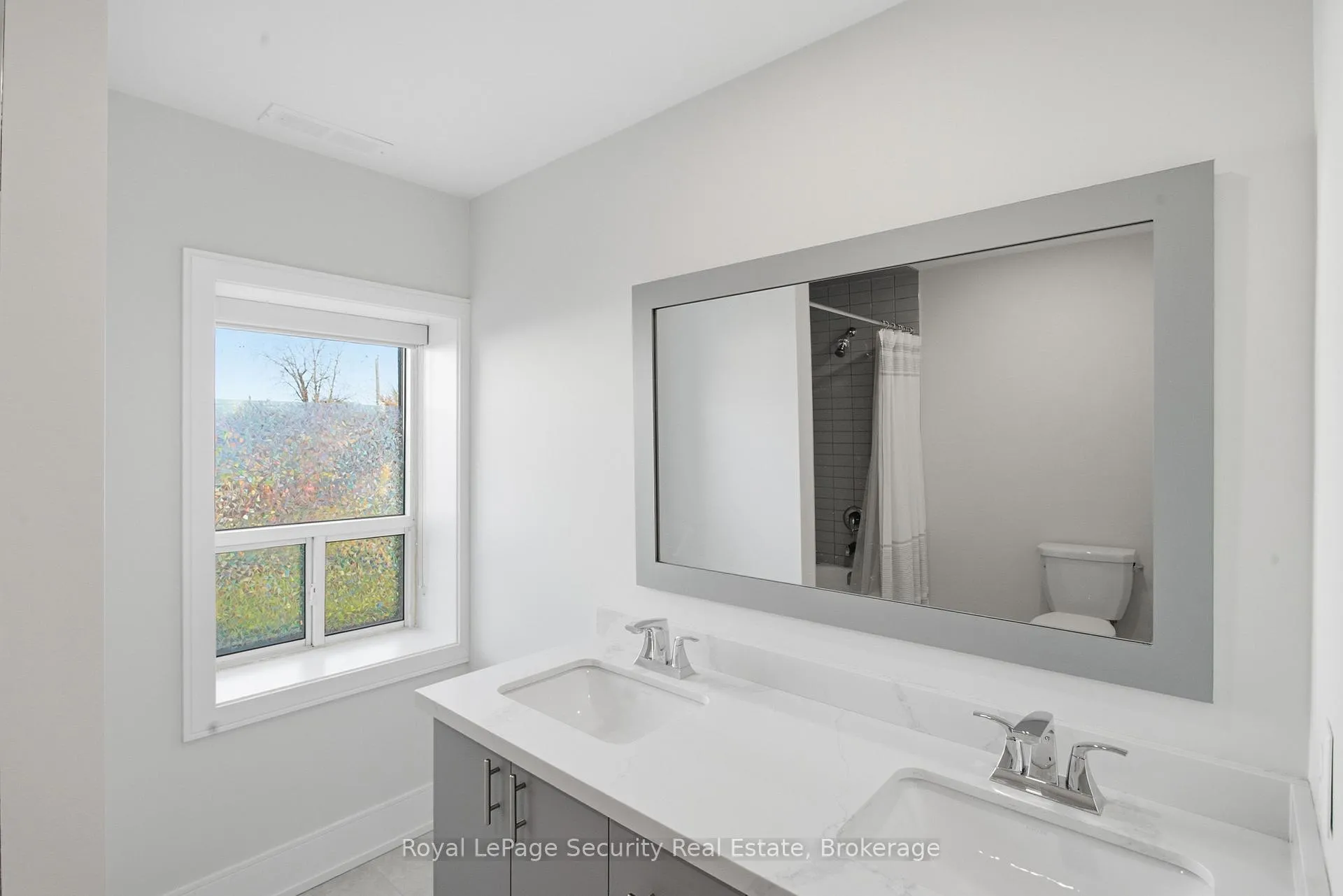 Photo 19 of Unit B, 185 Main Street, King, Schomberg — HOMEH