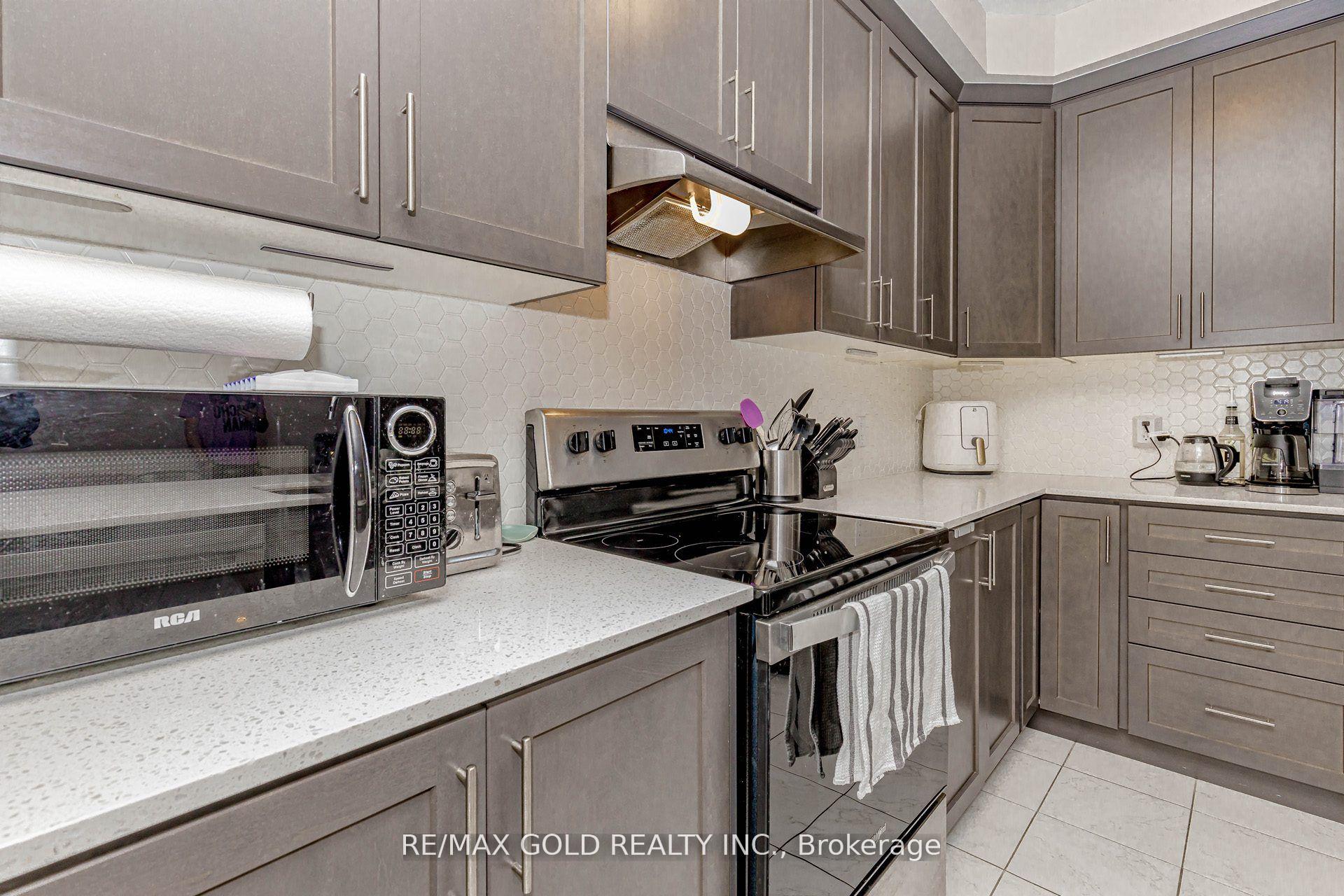 Photo 12 of 46 Reistwood Drive, Kitchener, Huron Park — HOMEH
