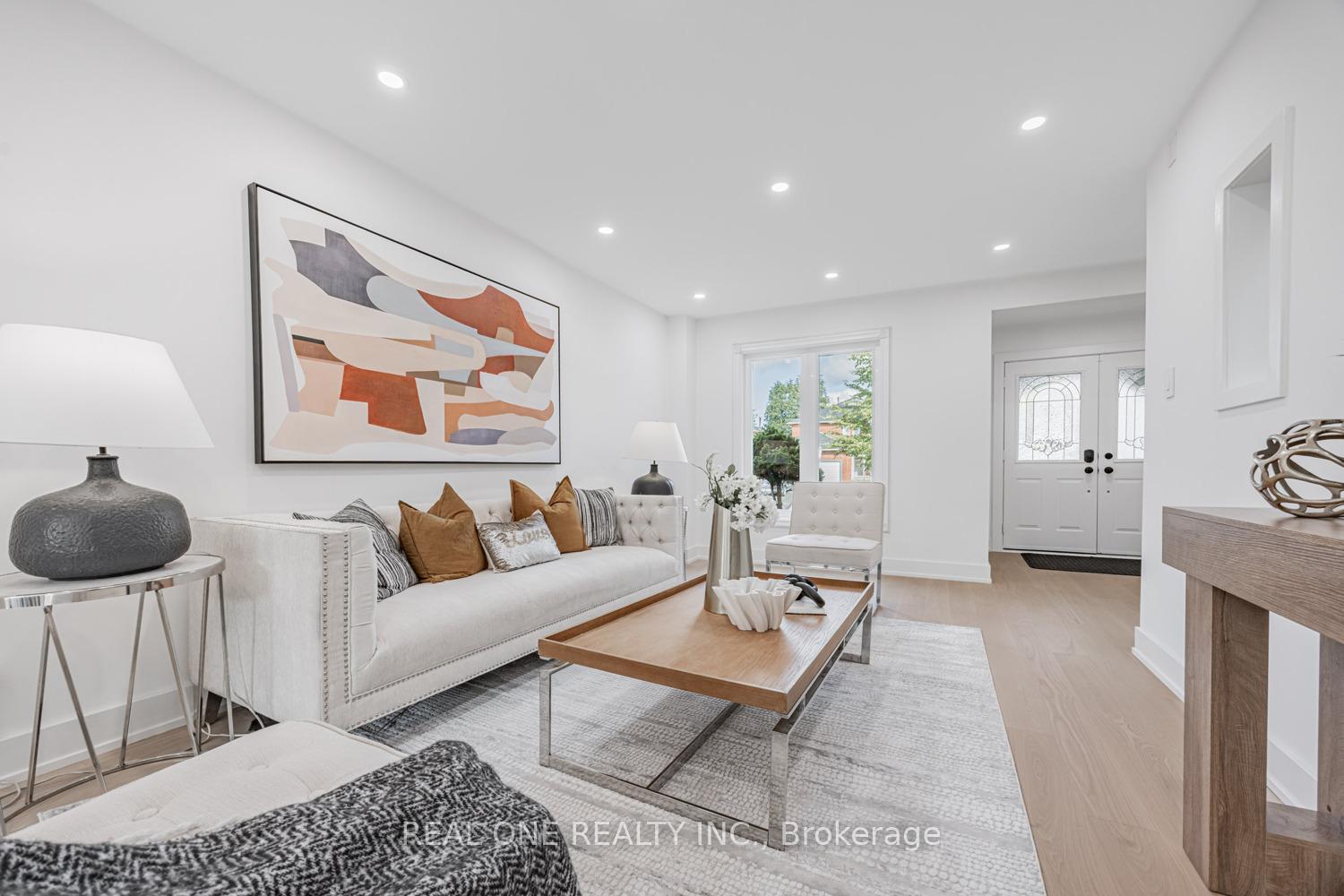 Photo 4 of 50 Bryant Road, Markham, Markham Village — HOMEH