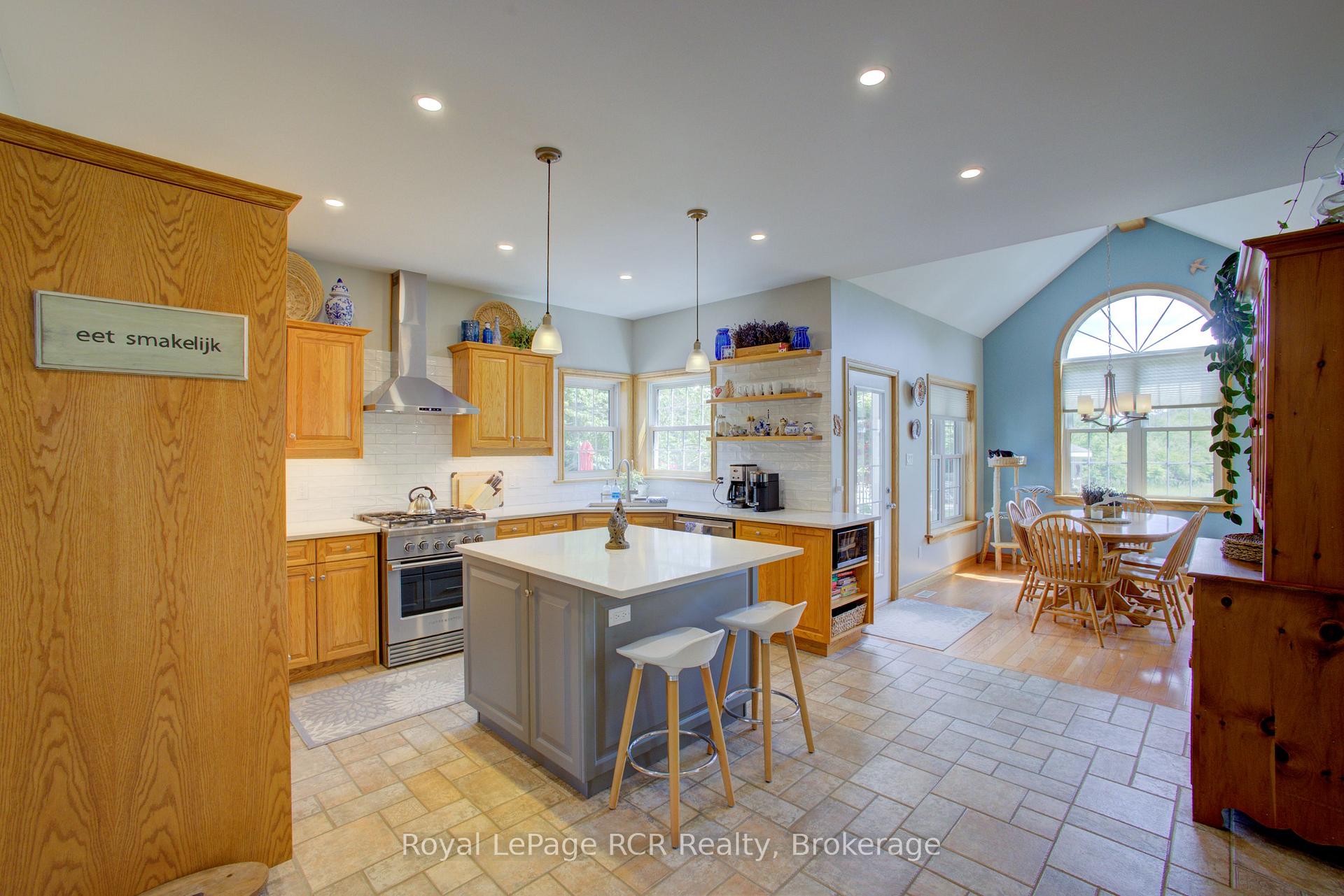 Photo 13 of 8022 Concession 16 Road, Mapleton, Rural Mapleton — HOMEH