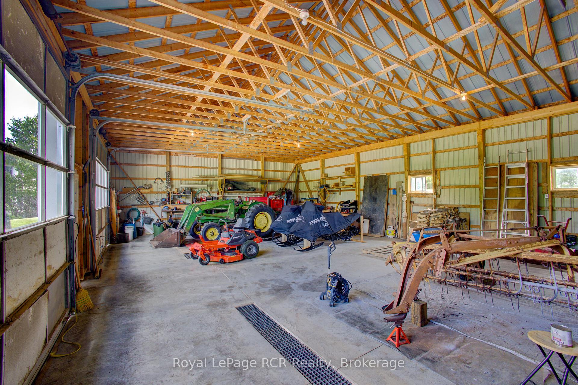 Photo 34 of 8022 Concession 16 Road, Mapleton, Rural Mapleton — HOMEH