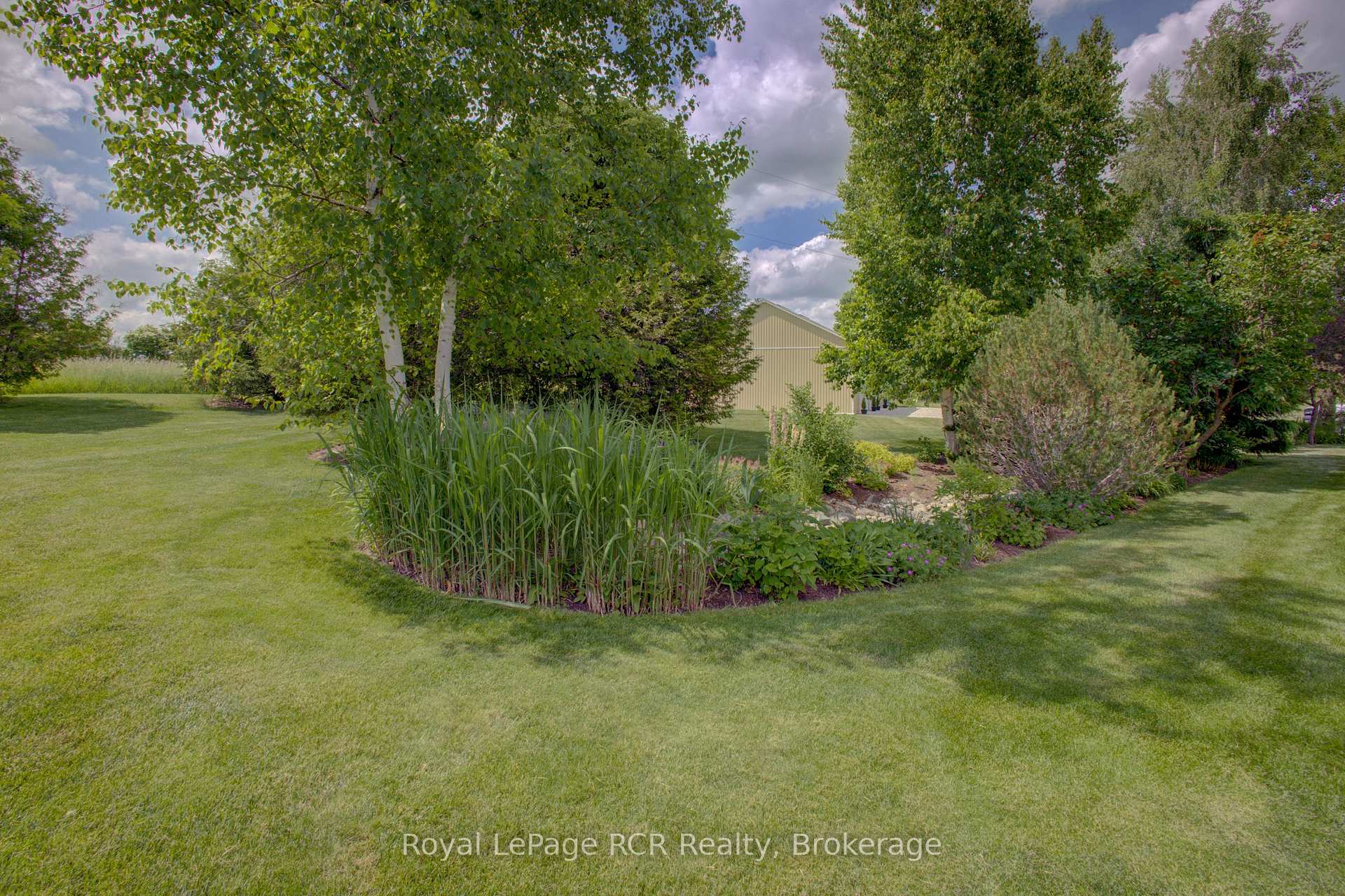 Photo 35 of 8022 Concession 16 Road, Mapleton, Rural Mapleton — HOMEH