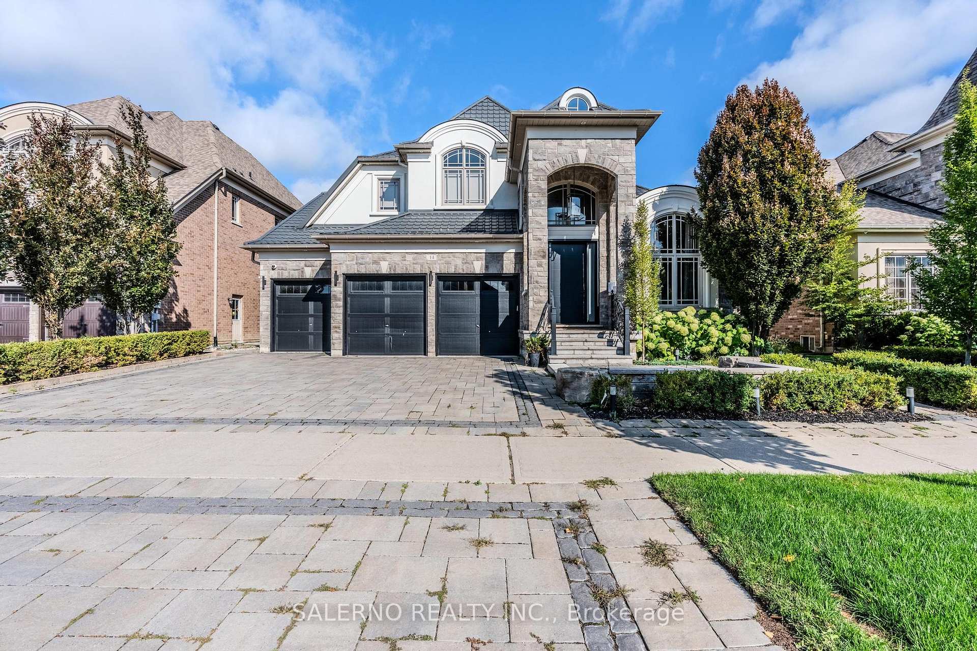 Photo 2 of 14 Bluff Trail, King, Nobleton — HOMEH