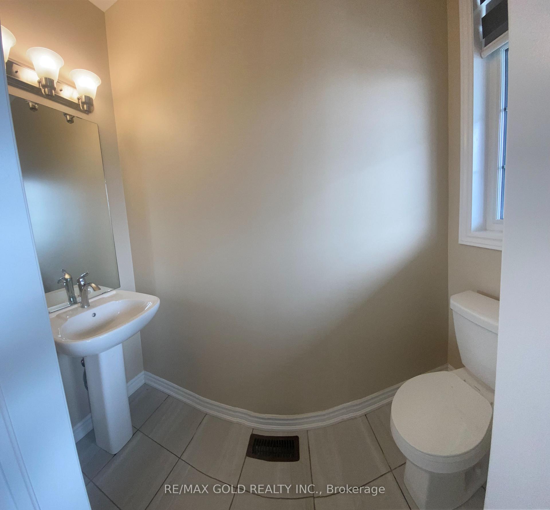 Photo 2 of 2242 Grainger Loop, Innisfil, Alcona — HOMEH