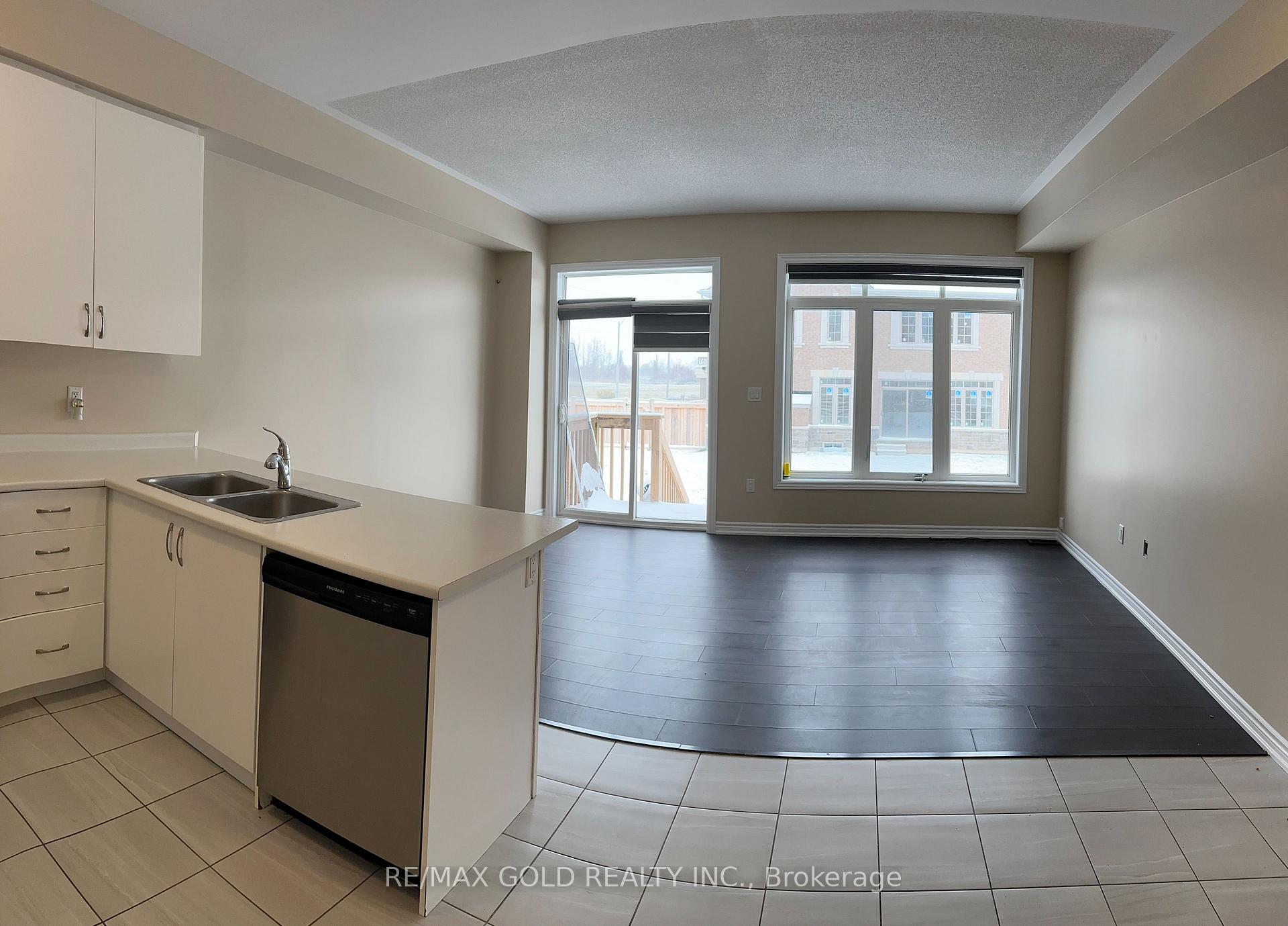 Photo 3 of 2242 Grainger Loop, Innisfil, Alcona — HOMEH