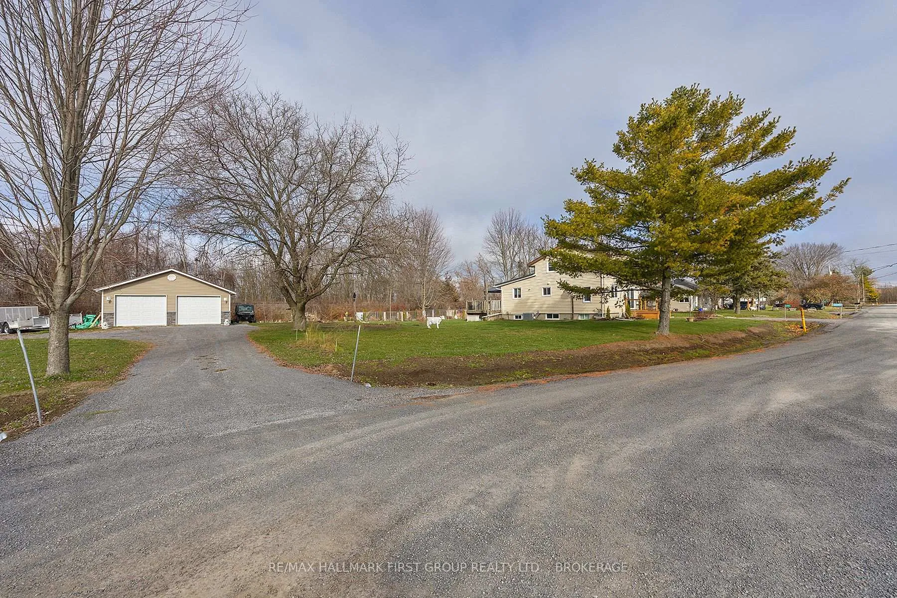 Photo 2 of 475 Absalom Road, Loyalist, Lennox and Addington - South — HOMEH