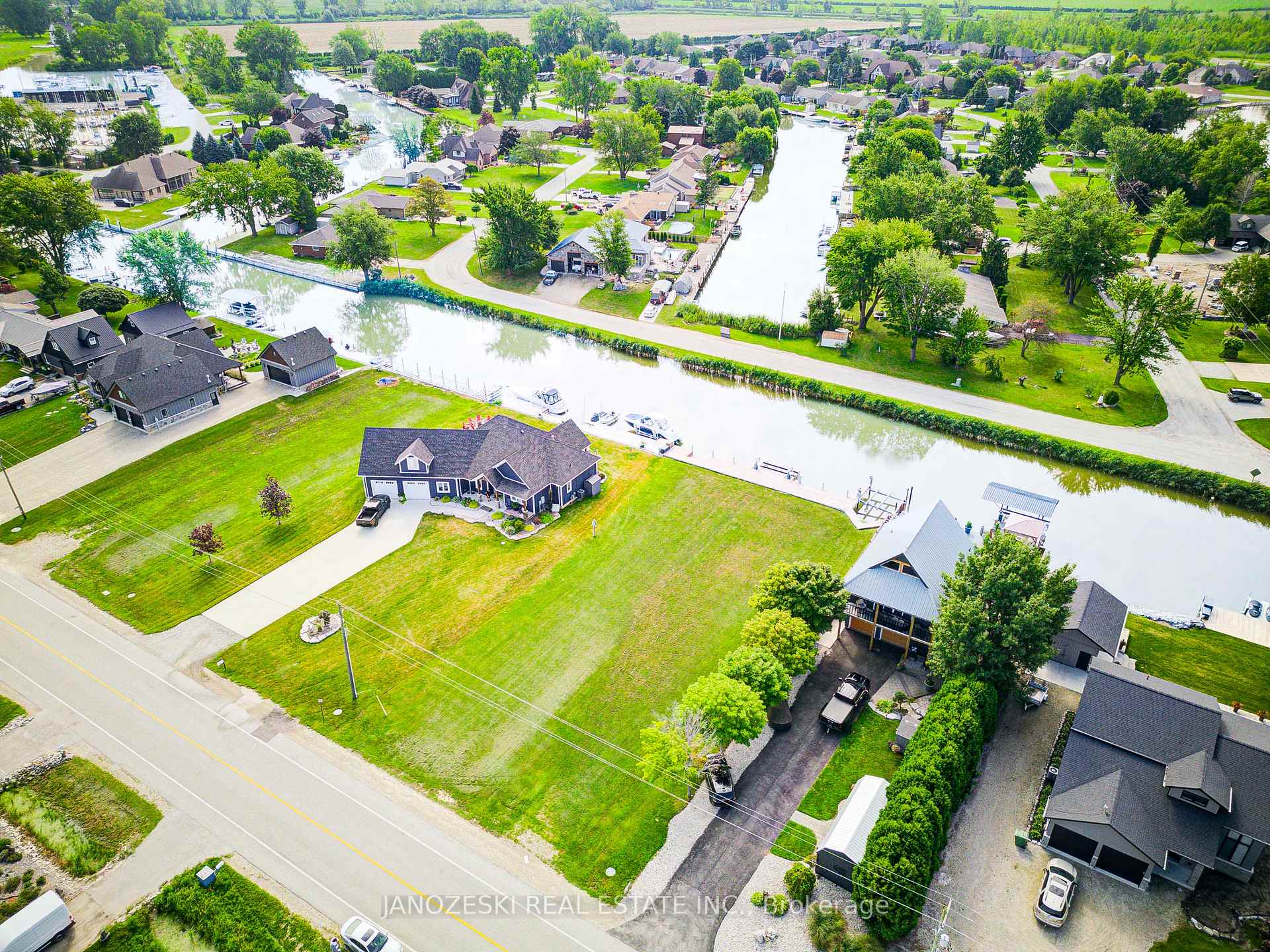 Photo 3 of 19055 Lakeside Drive, Lakeshore — HOMEH