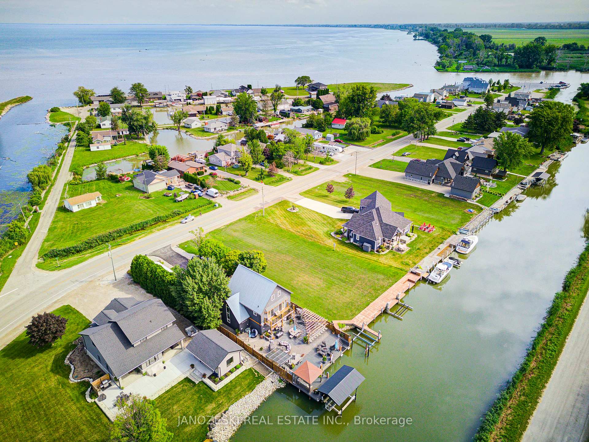 Photo 4 of 19055 Lakeside Drive, Lakeshore — HOMEH