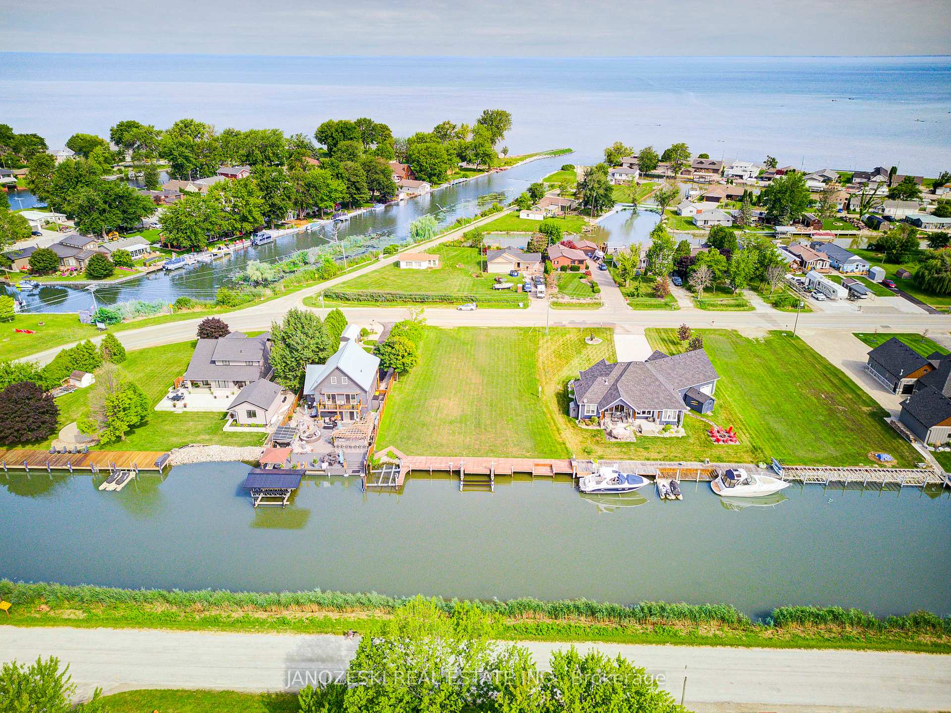 Photo 5 of 19055 Lakeside Drive, Lakeshore — HOMEH