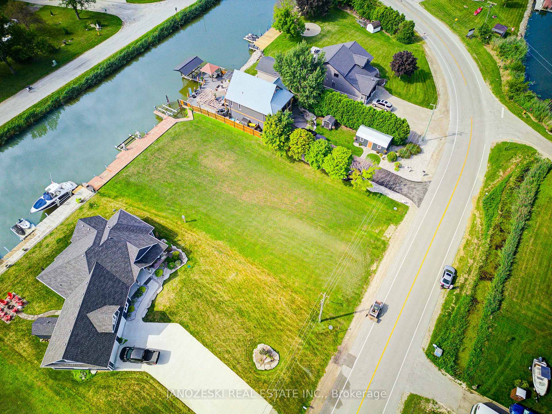 Photo 8 of 19055 Lakeside Drive, Lakeshore — HOMEH