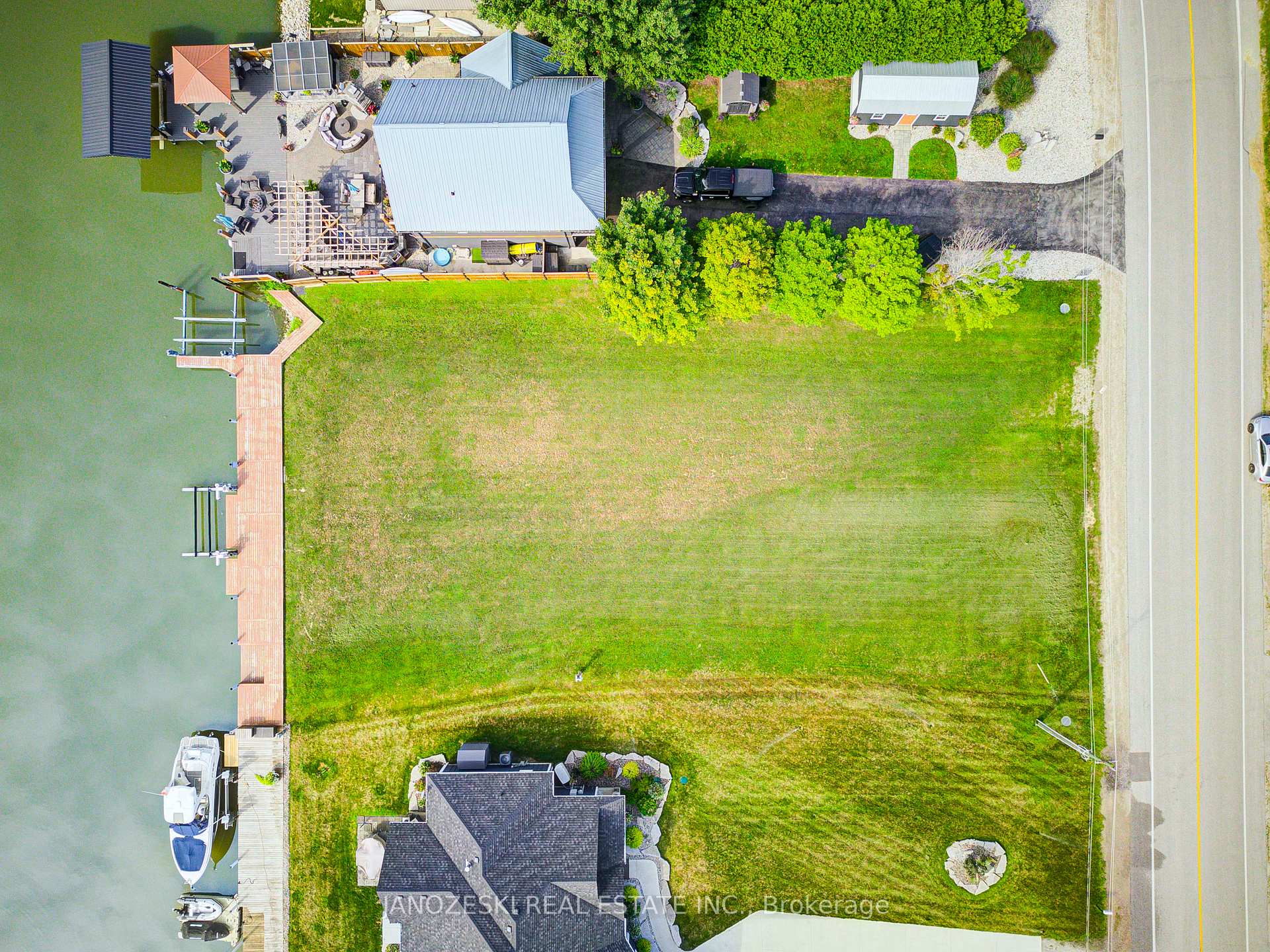 Photo 9 of 19055 Lakeside Drive, Lakeshore — HOMEH