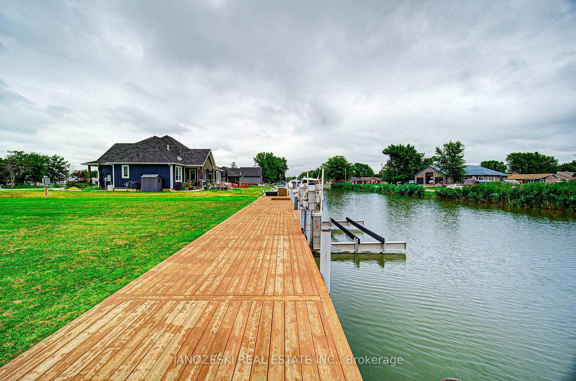 Photo 12 of 19055 Lakeside Drive, Lakeshore — HOMEH