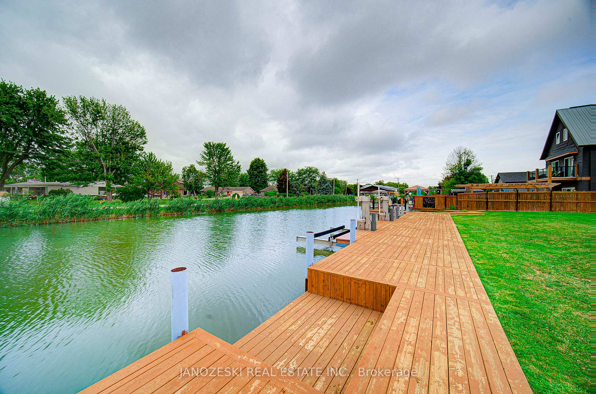 Photo 15 of 19055 Lakeside Drive, Lakeshore — HOMEH