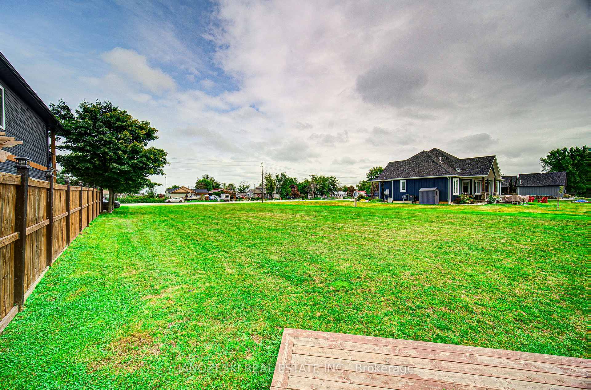Photo 16 of 19055 Lakeside Drive, Lakeshore — HOMEH