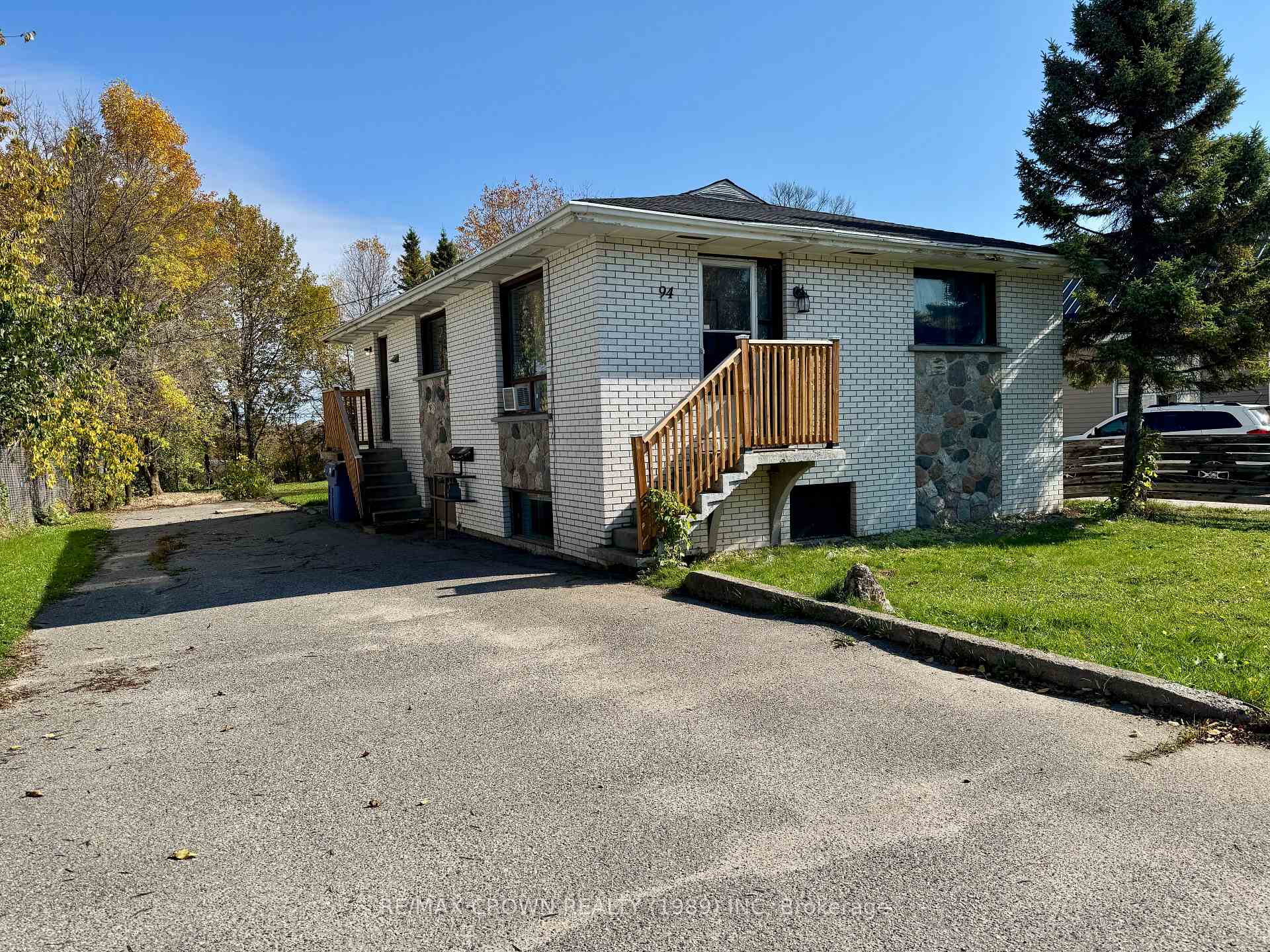 Photo 4 of 94 Byng Avenue, Kapuskasing — HOMEH