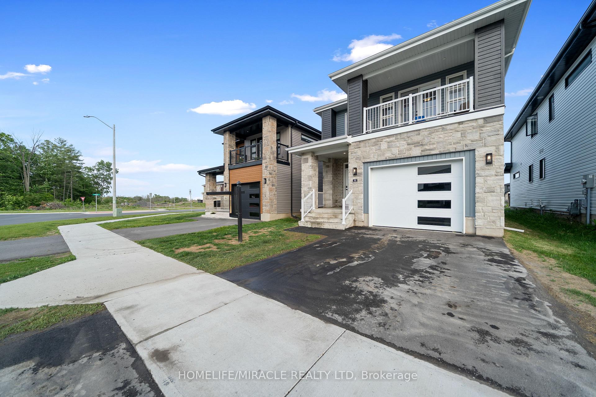 Photo 3 of 32 Walden Pond Drive, Loyalist, Amherstview — HOMEH