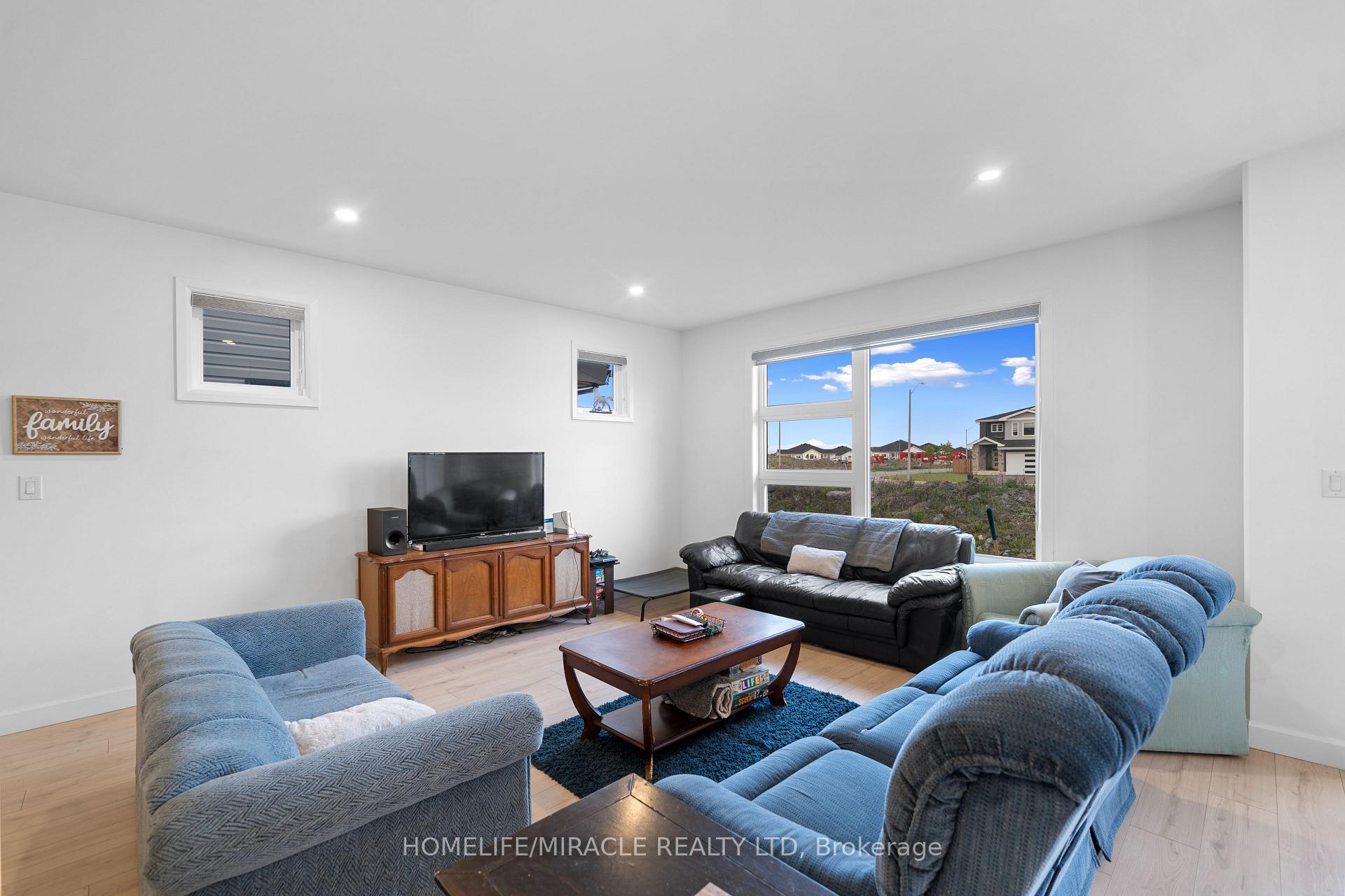 Photo 10 of 32 Walden Pond Drive, Loyalist, Amherstview — HOMEH