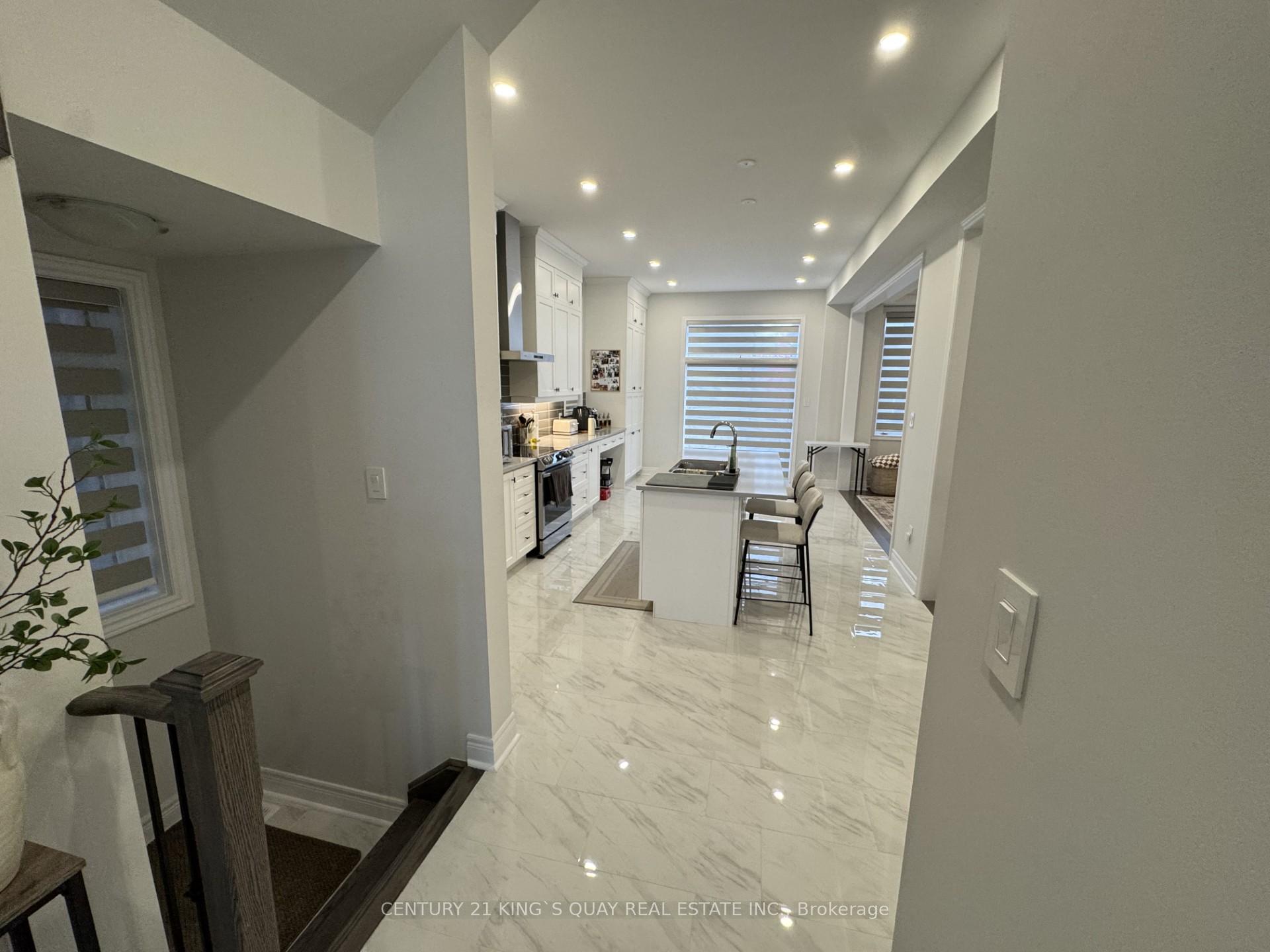 Photo 4 of 135 Jinnah Avenue, Markham, Middlefield — HOMEH