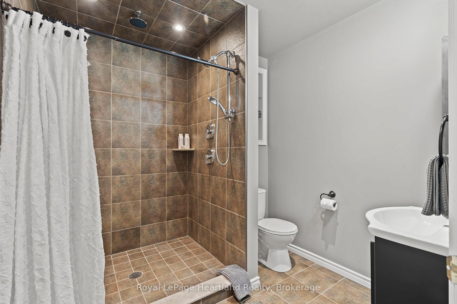 Photo 23 of 3020 Alice Street, Howick — HOMEH