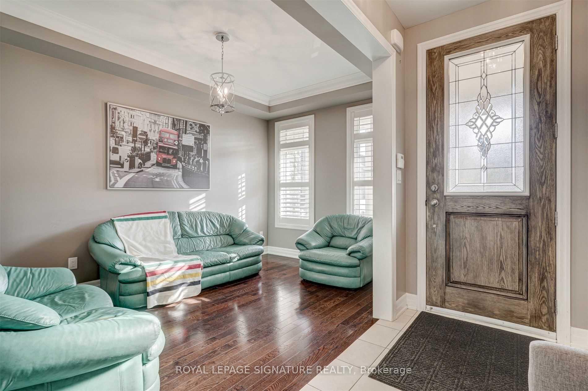 Photo 4 of 132 Alex Campbell Crescent, King, King City — HOMEH