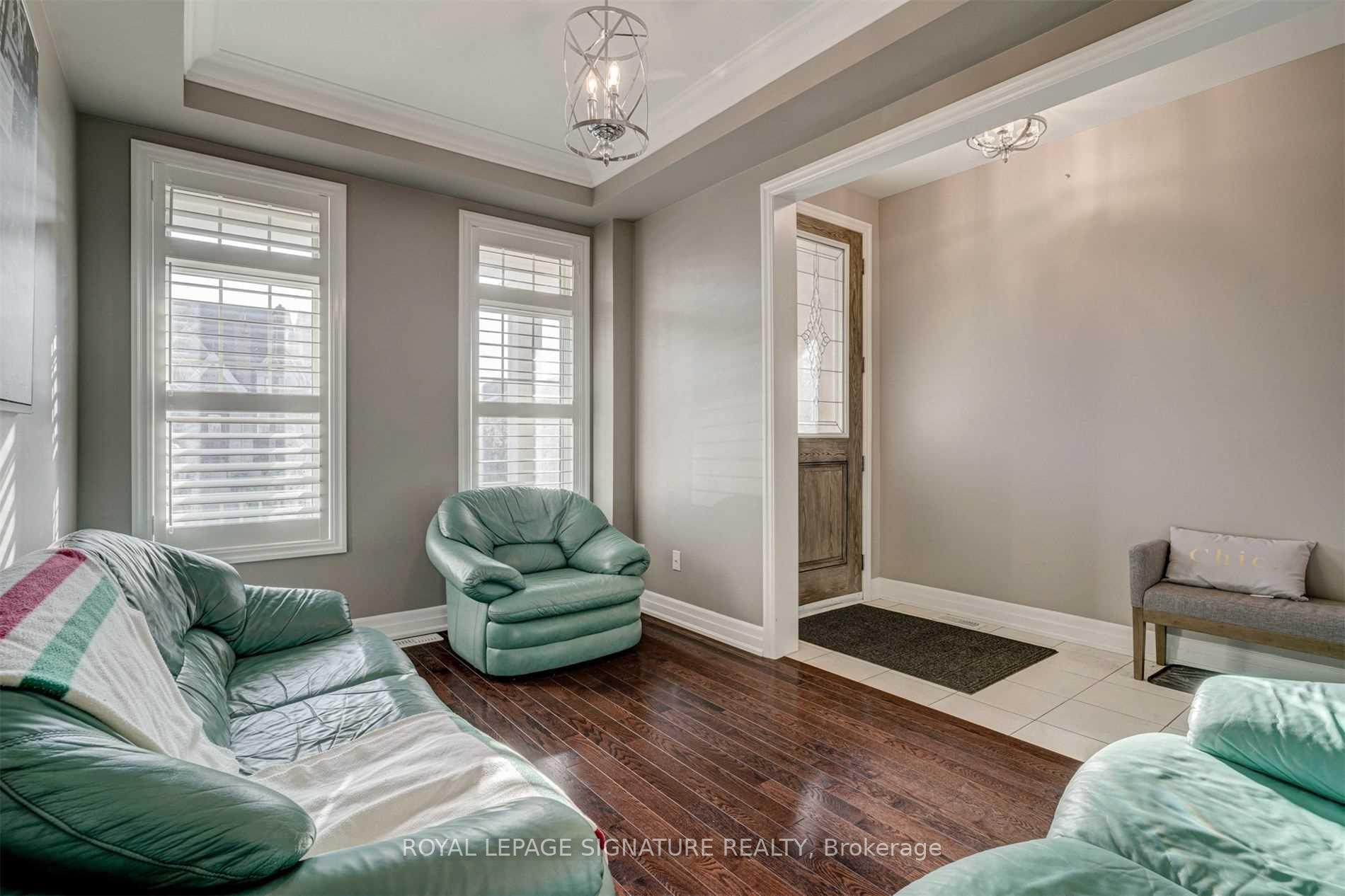 Photo 5 of 132 Alex Campbell Crescent, King, King City — HOMEH