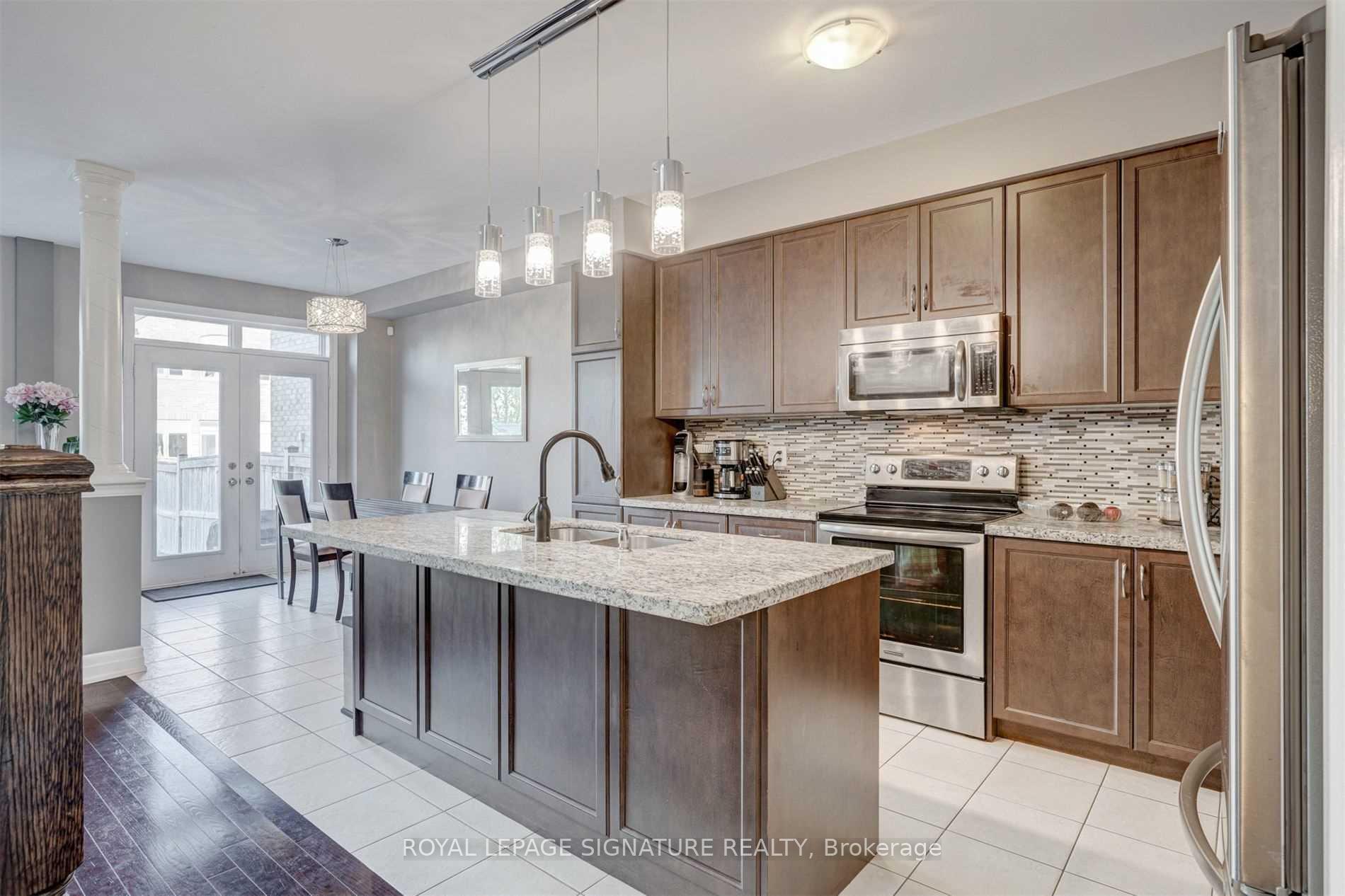 Photo 6 of 132 Alex Campbell Crescent, King, King City — HOMEH