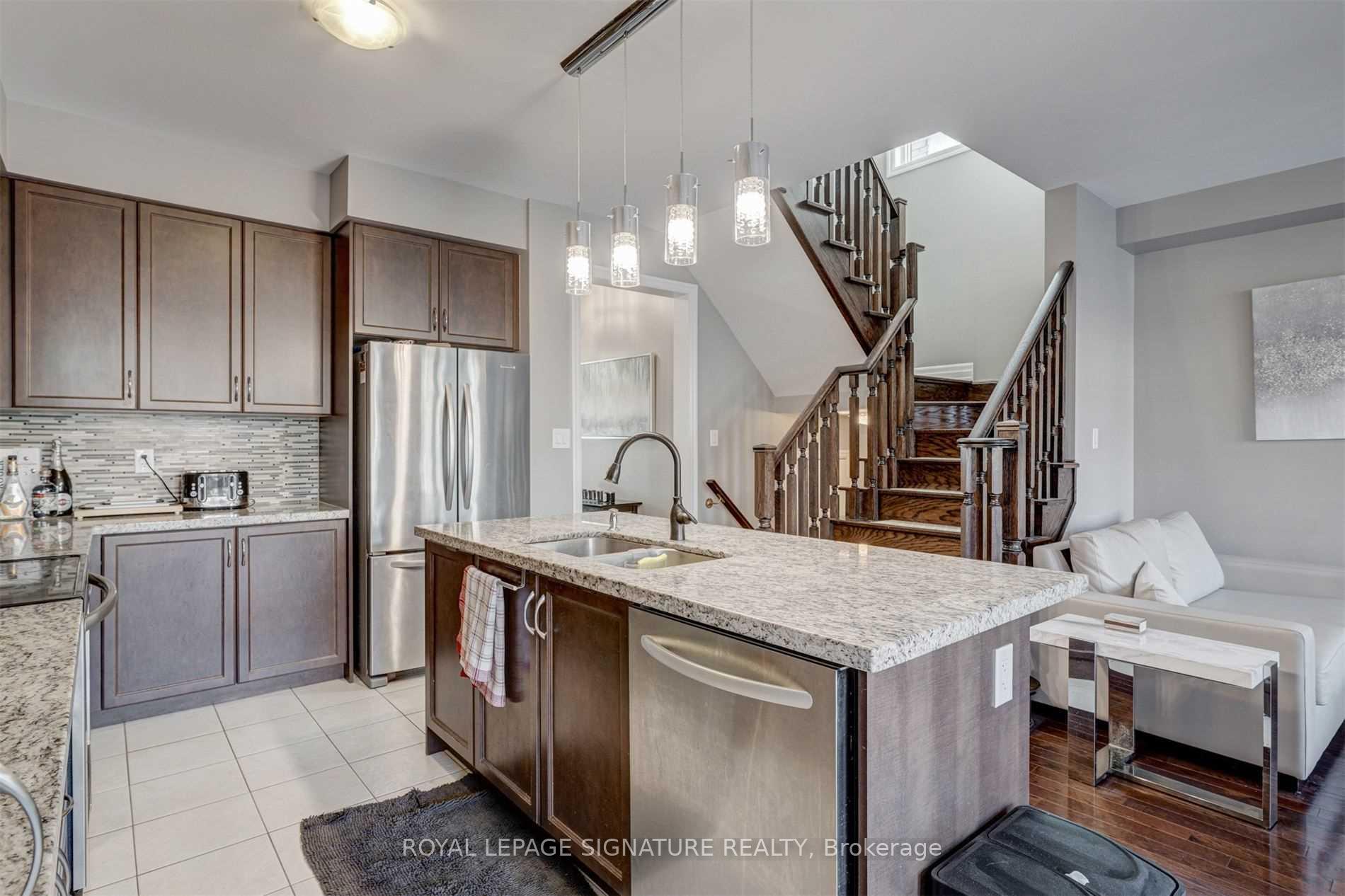 Photo 7 of 132 Alex Campbell Crescent, King, King City — HOMEH