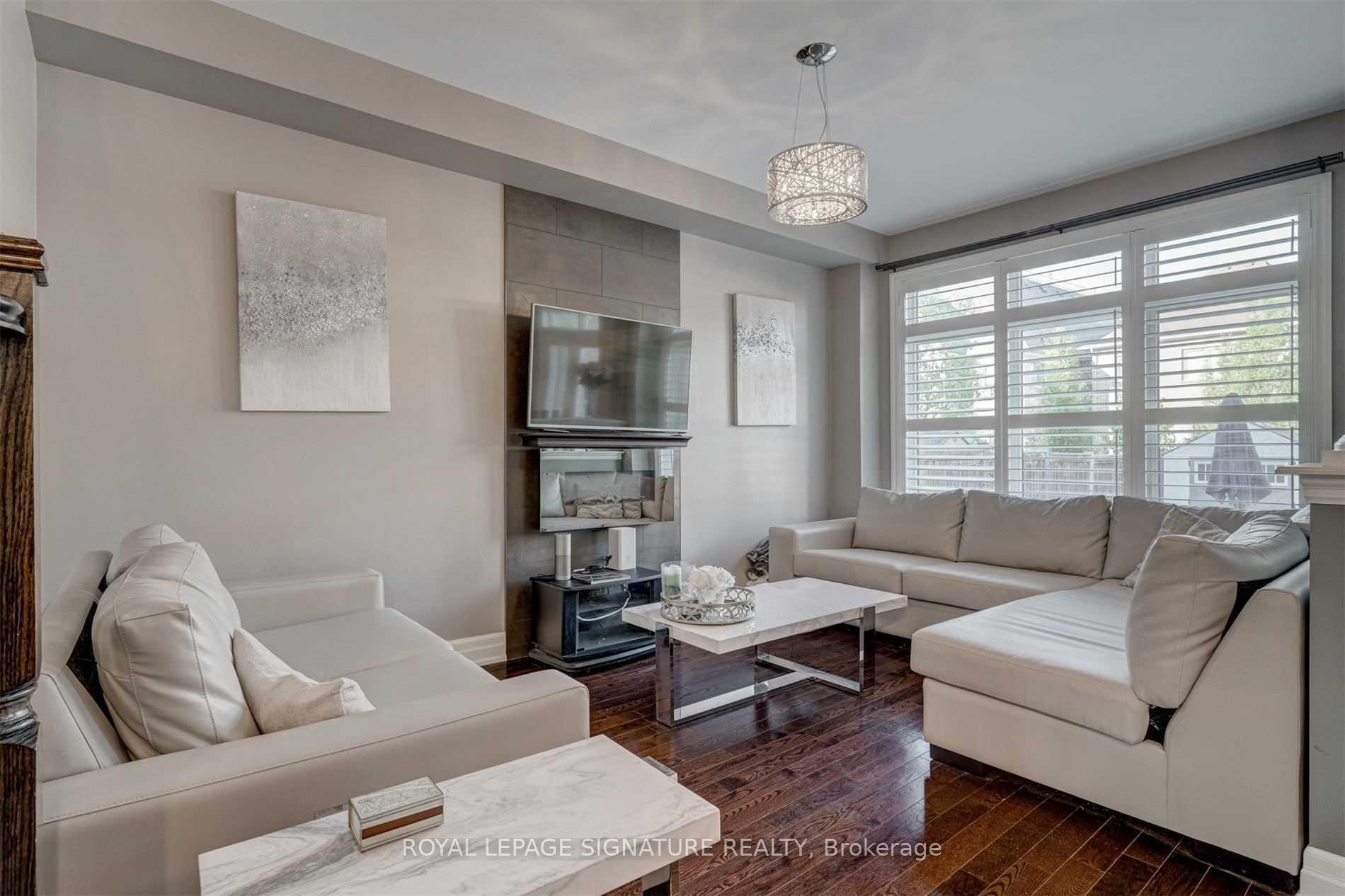 Photo 12 of 132 Alex Campbell Crescent, King, King City — HOMEH
