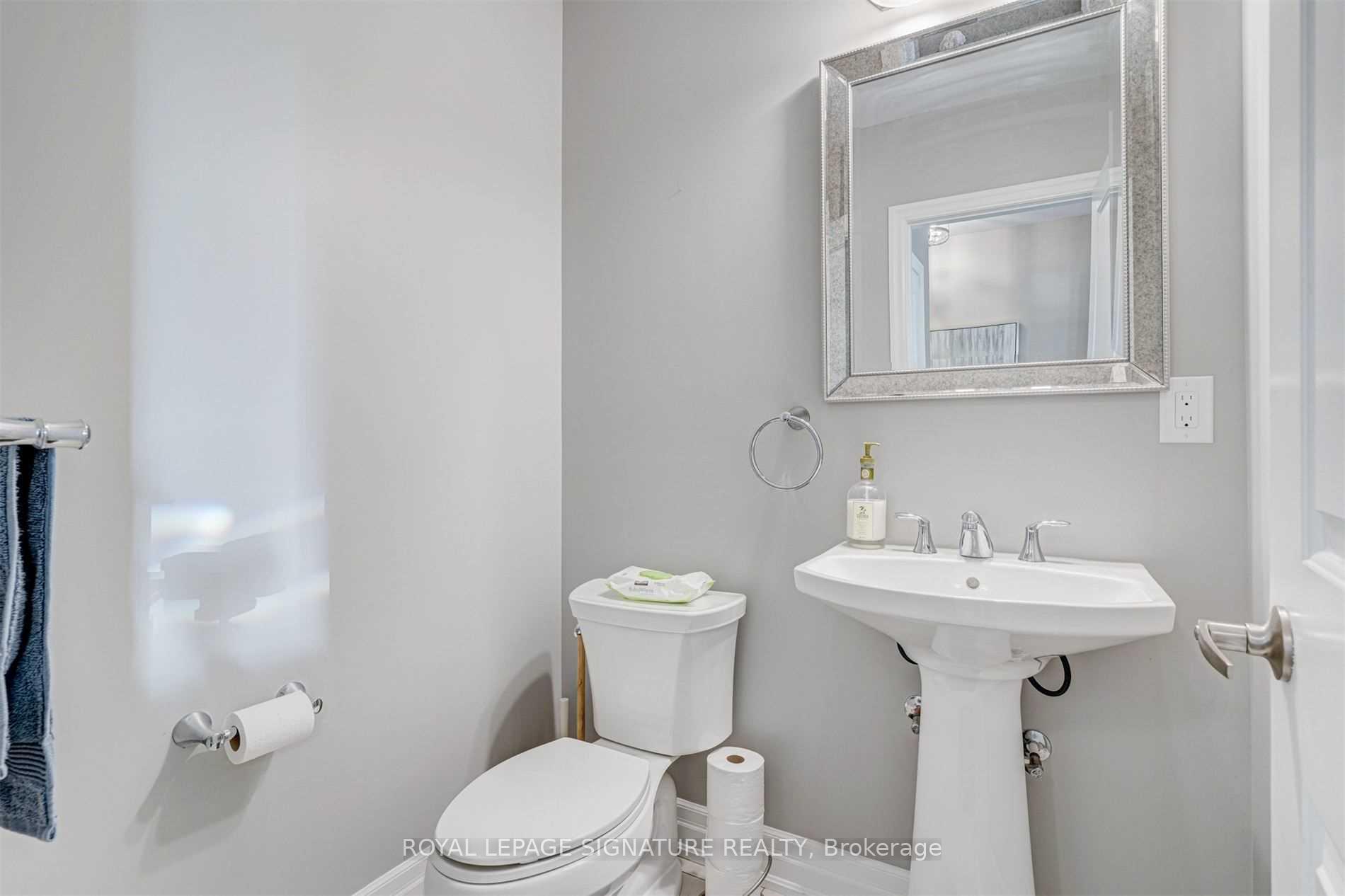 Photo 15 of 132 Alex Campbell Crescent, King, King City — HOMEH