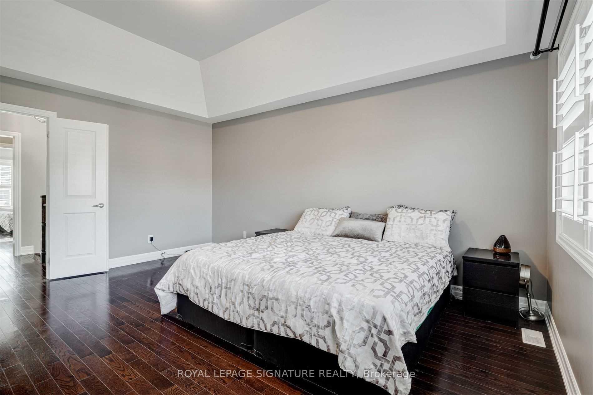Photo 19 of 132 Alex Campbell Crescent, King, King City — HOMEH