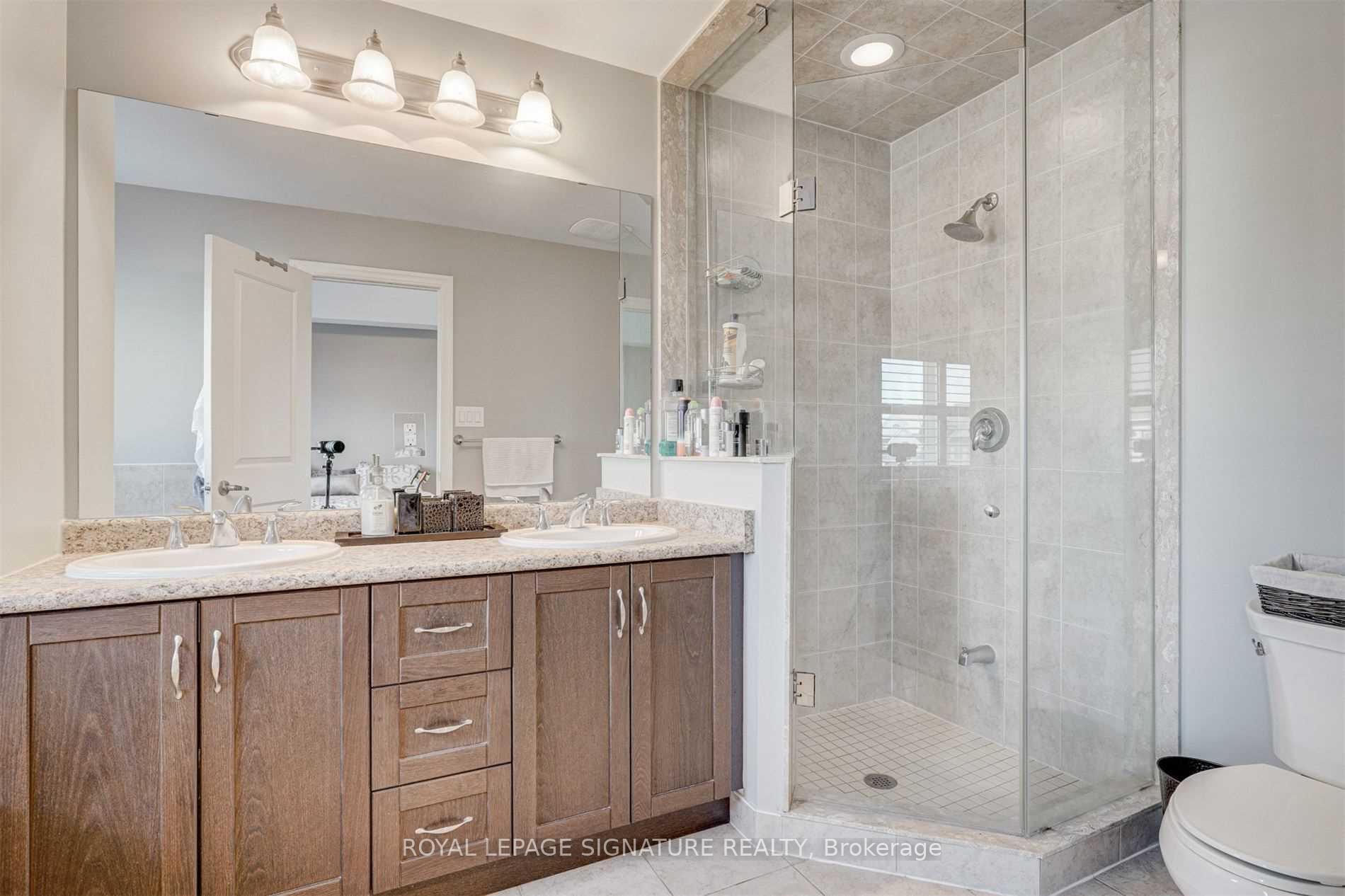 Photo 21 of 132 Alex Campbell Crescent, King, King City — HOMEH
