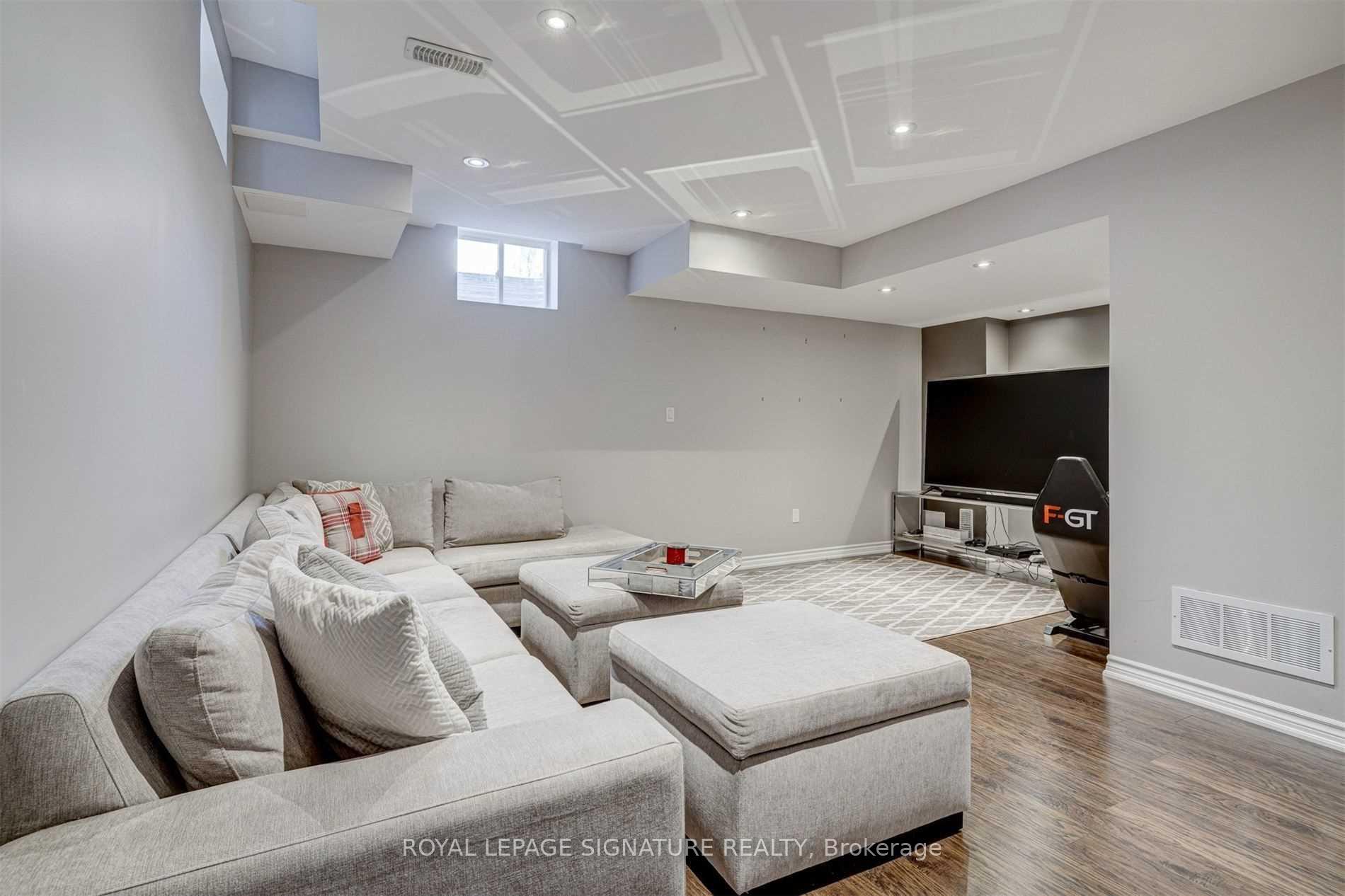 Photo 28 of 132 Alex Campbell Crescent, King, King City — HOMEH