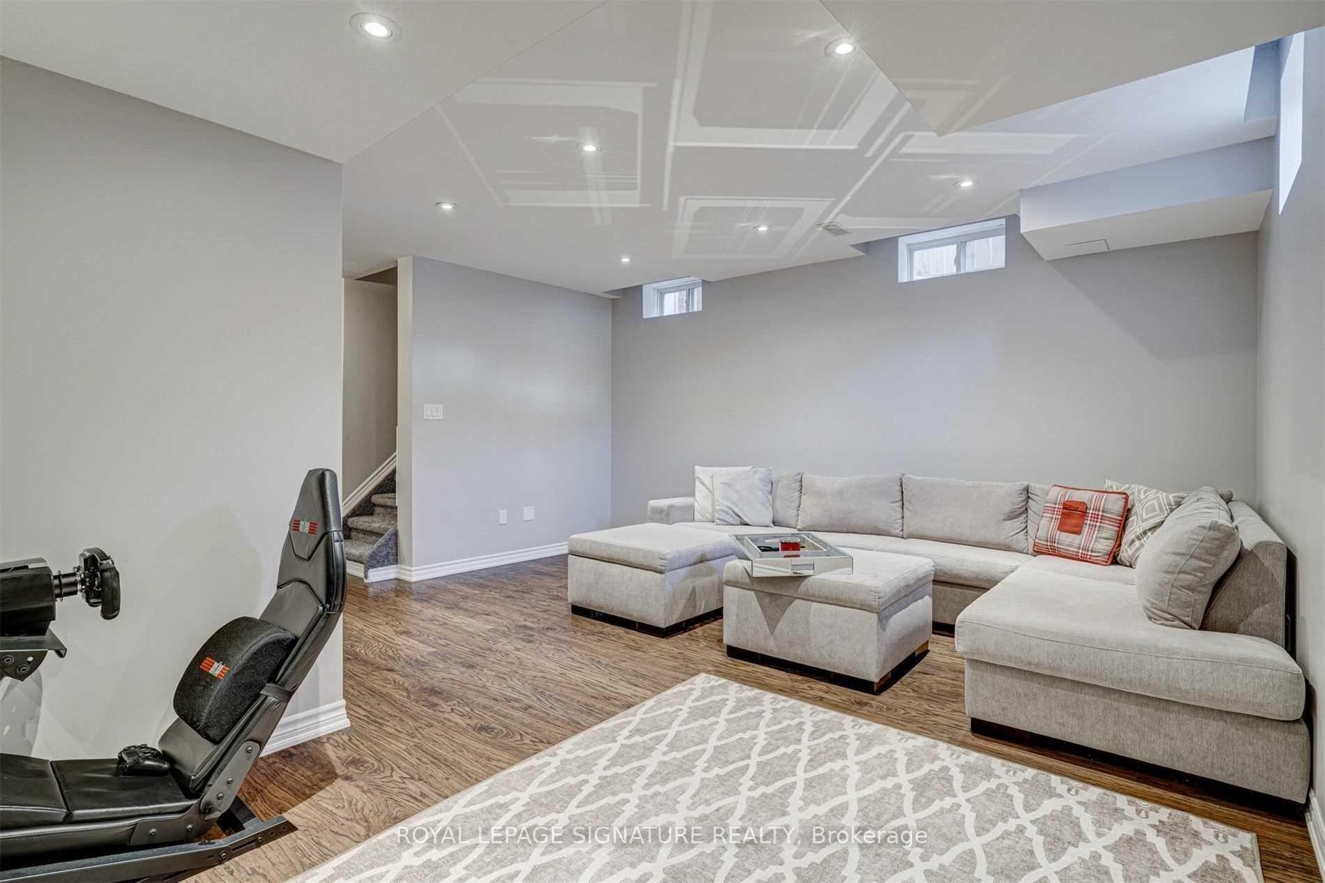 Photo 29 of 132 Alex Campbell Crescent, King, King City — HOMEH