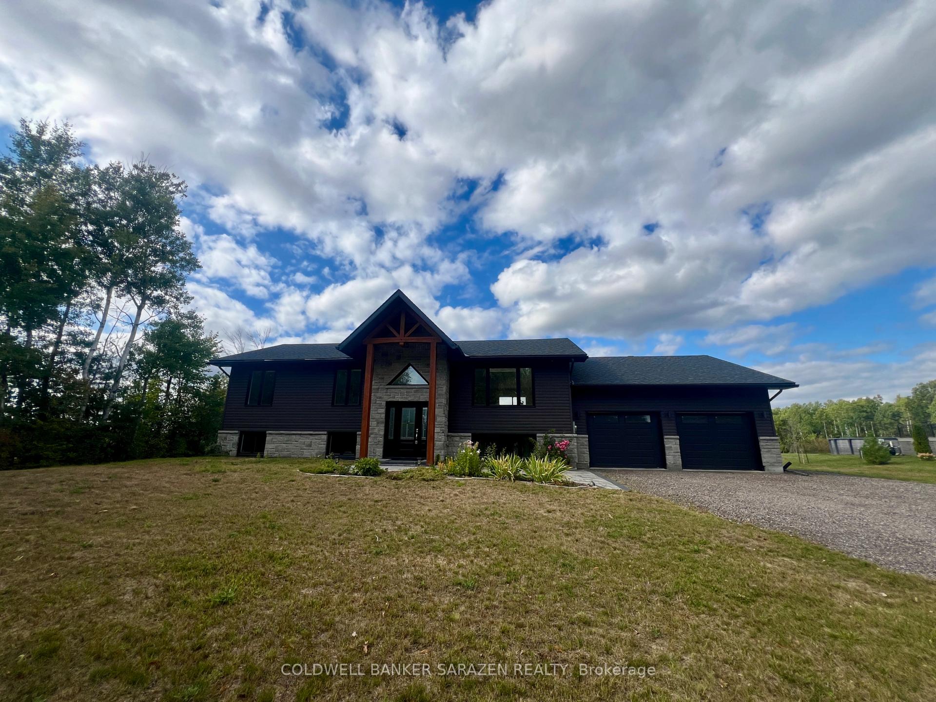 Photo 1 of 902 Munro Drive, McNab/Braeside, Mcnab/Braeside Twps — HOMEH