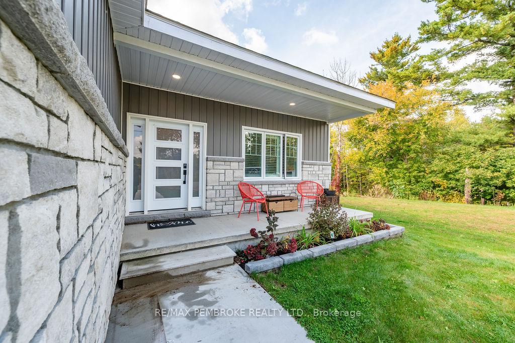 Photo 3 of 590 Schwan Road, Laurentian Valley — HOMEH