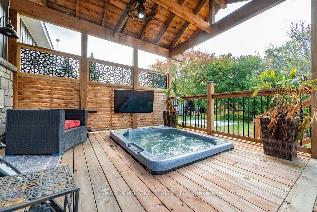 Photo 6 of 590 Schwan Road, Laurentian Valley — HOMEH