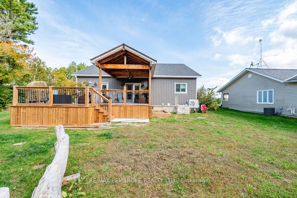 Photo 8 of 590 Schwan Road, Laurentian Valley — HOMEH