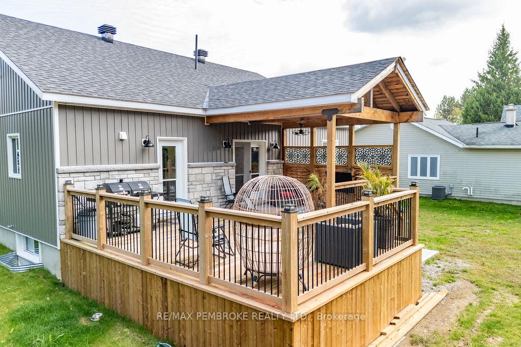 Photo 9 of 590 Schwan Road, Laurentian Valley — HOMEH