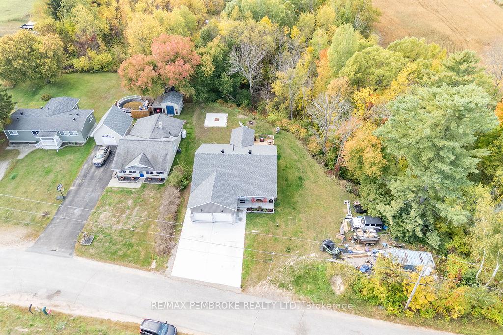 Photo 10 of 590 Schwan Road, Laurentian Valley — HOMEH