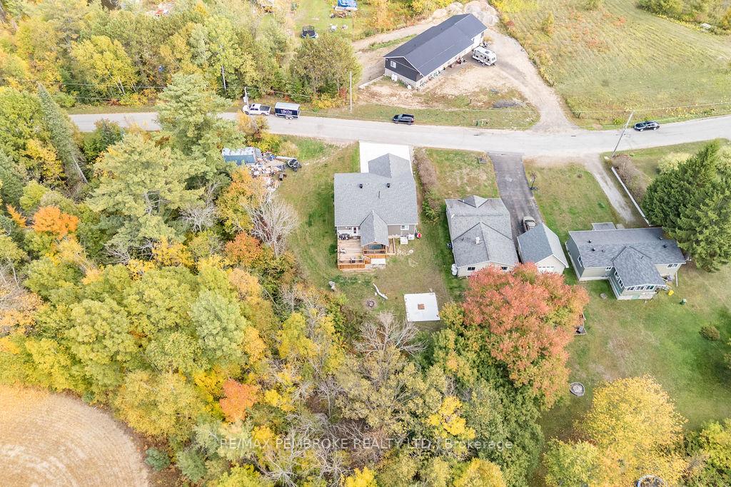Photo 11 of 590 Schwan Road, Laurentian Valley — HOMEH