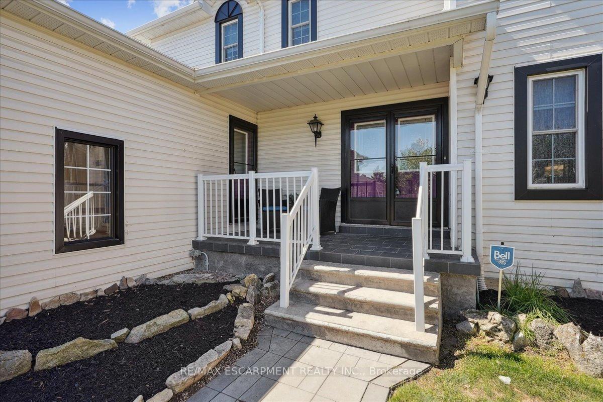 Photo 3 of 4965 Alexandra Avenue, Lincoln, Beamsville — HOMEH